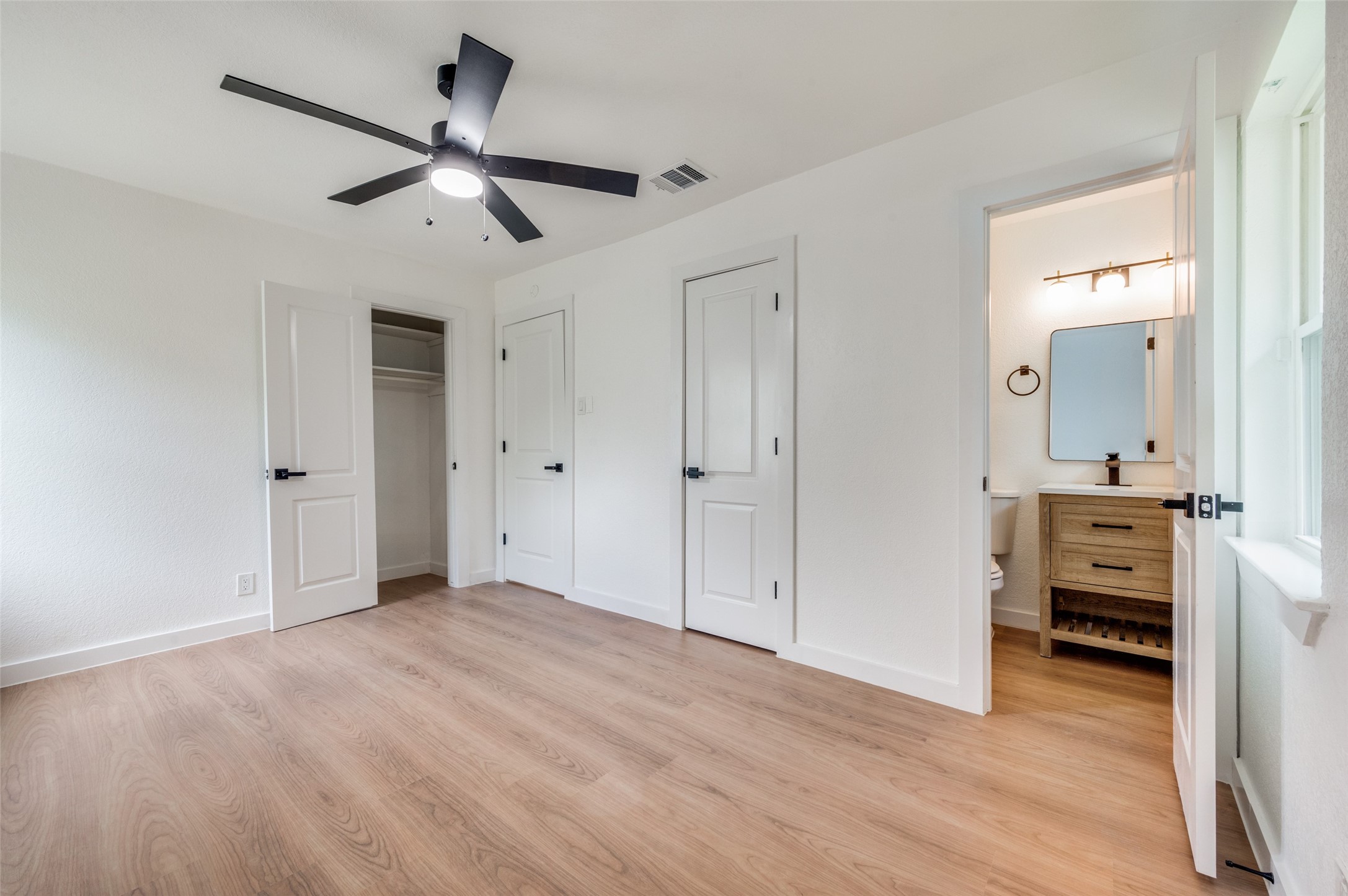 1646 Jackson Street Grand Prairie TX 75051