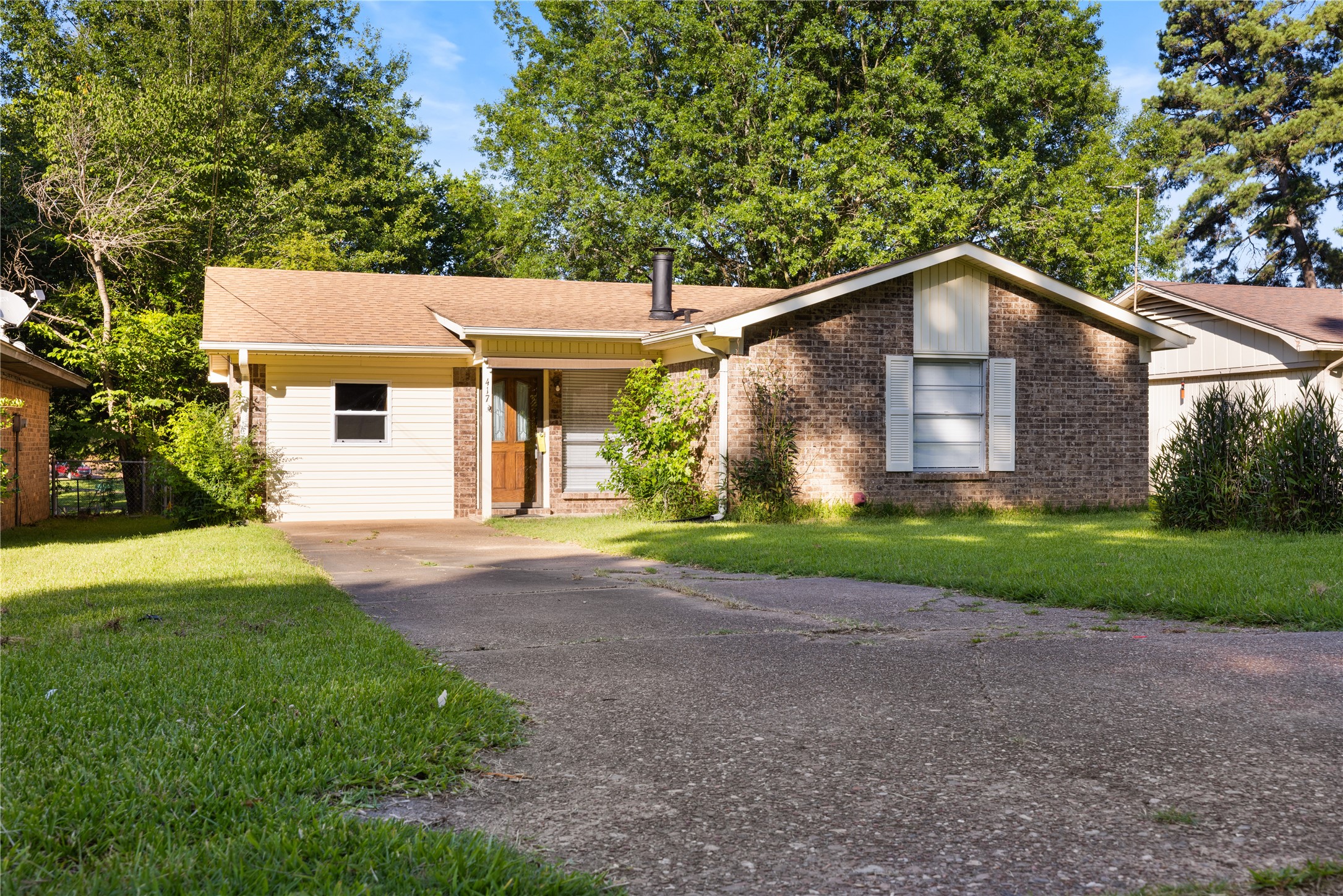 417 Carroll Avenue Wake Village TX 75501