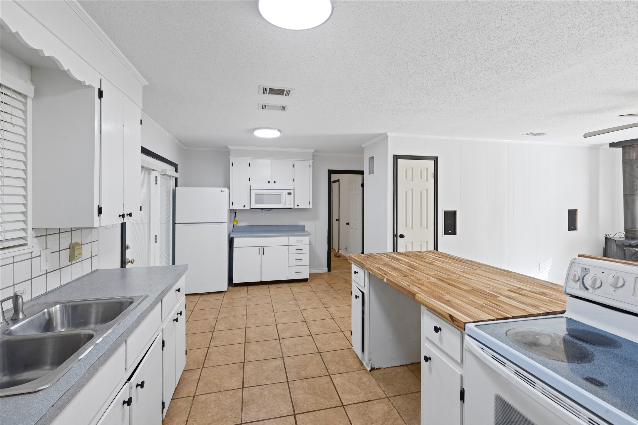 417 Carroll Avenue Wake Village TX 75501