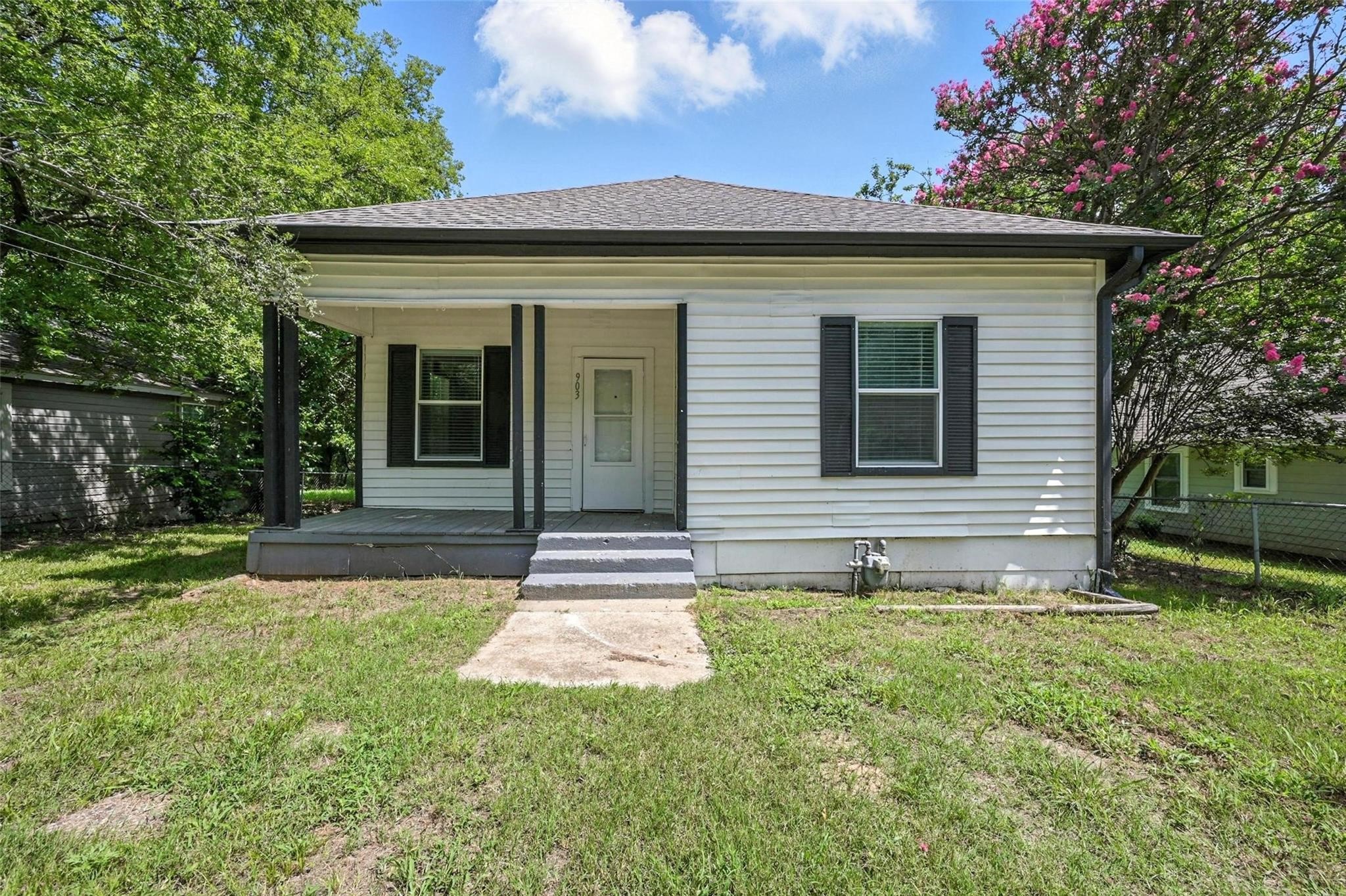903 W Baker Street Denison TX 75020