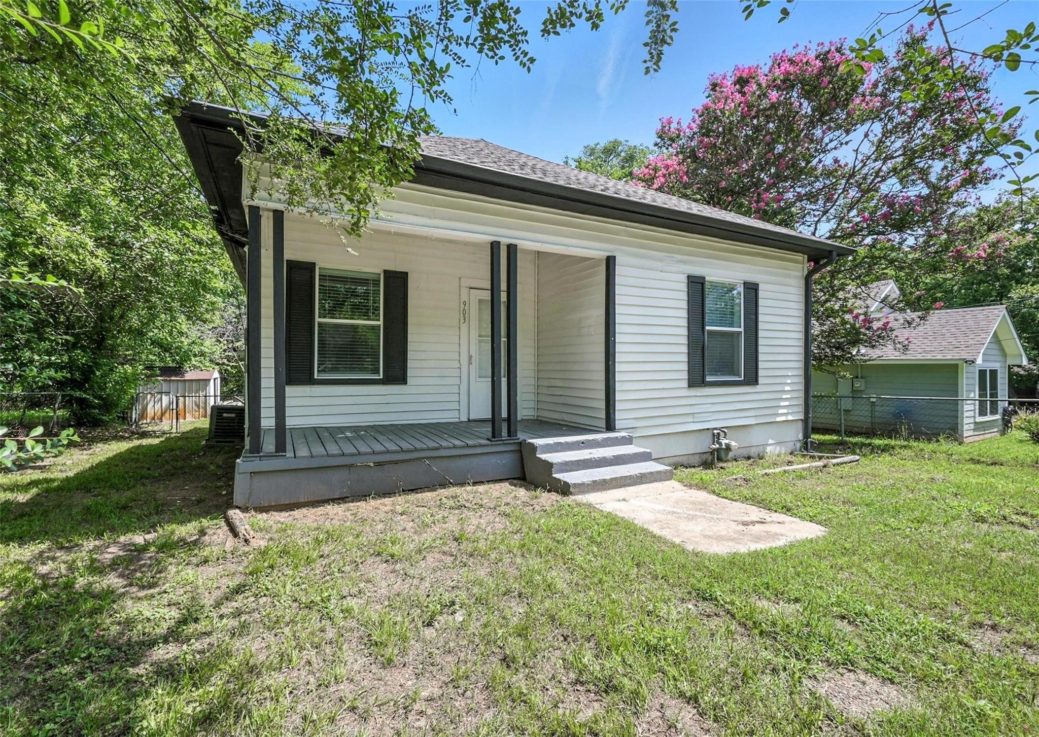 903 W Baker Street Denison TX 75020