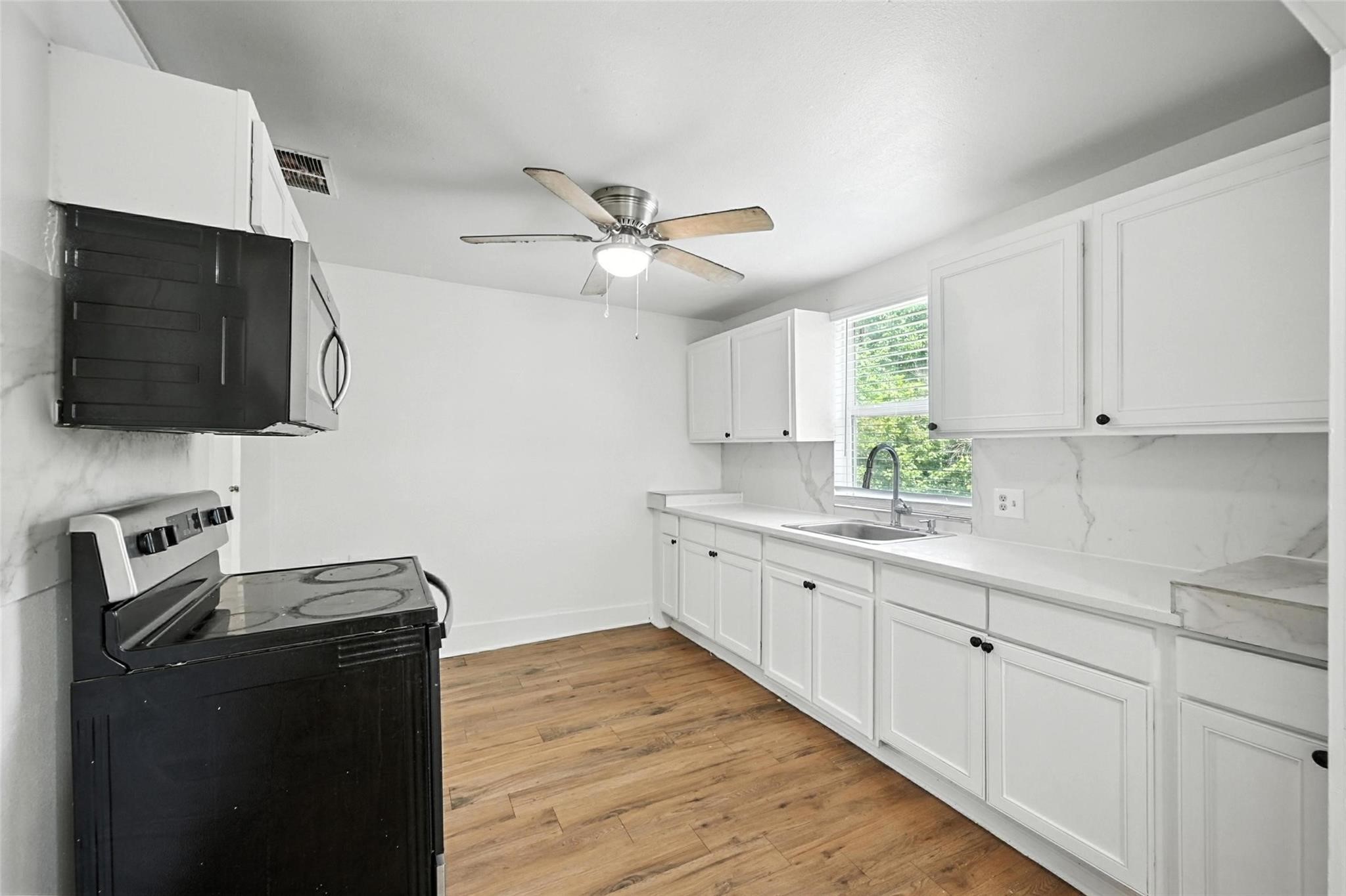 903 W Baker Street Denison TX 75020