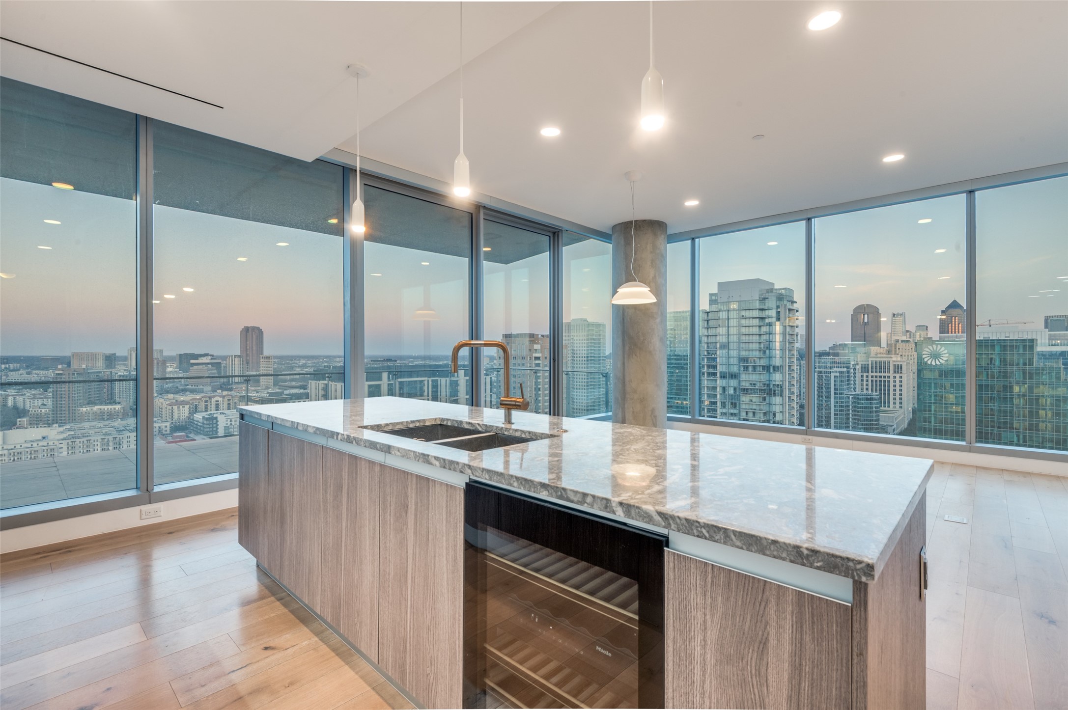 3130 N Harwood Street Dallas TX 75201