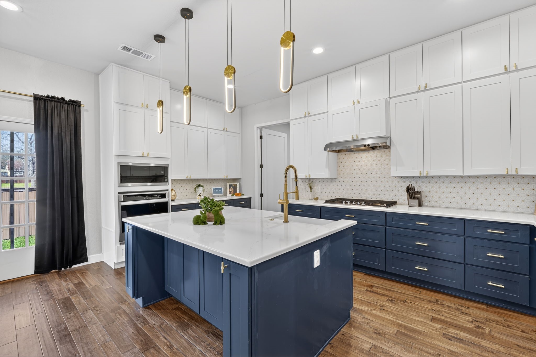 608 S Dooley Street Grapevine TX 76051