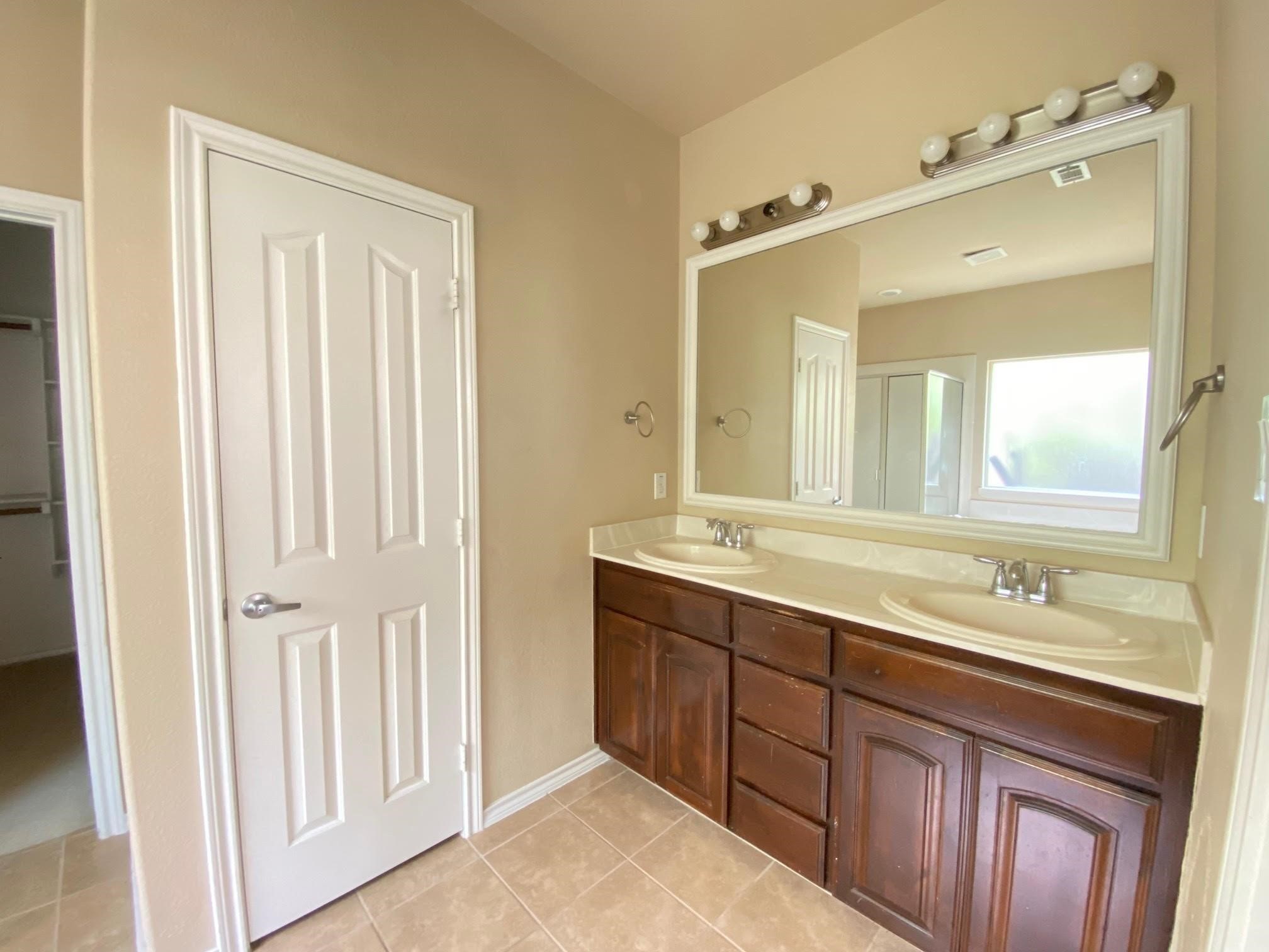 10908 Middleglen Road Fort Worth TX 76052