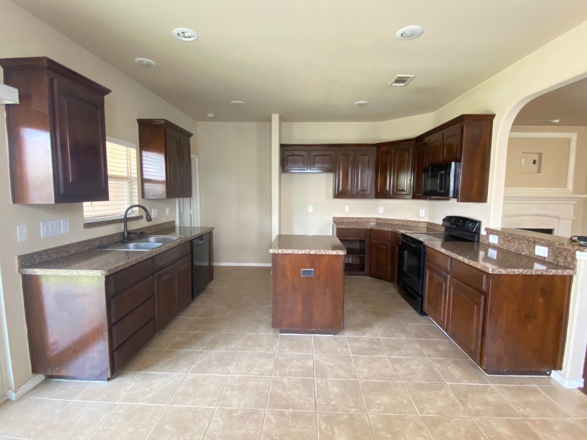10908 Middleglen Road Fort Worth TX 76052