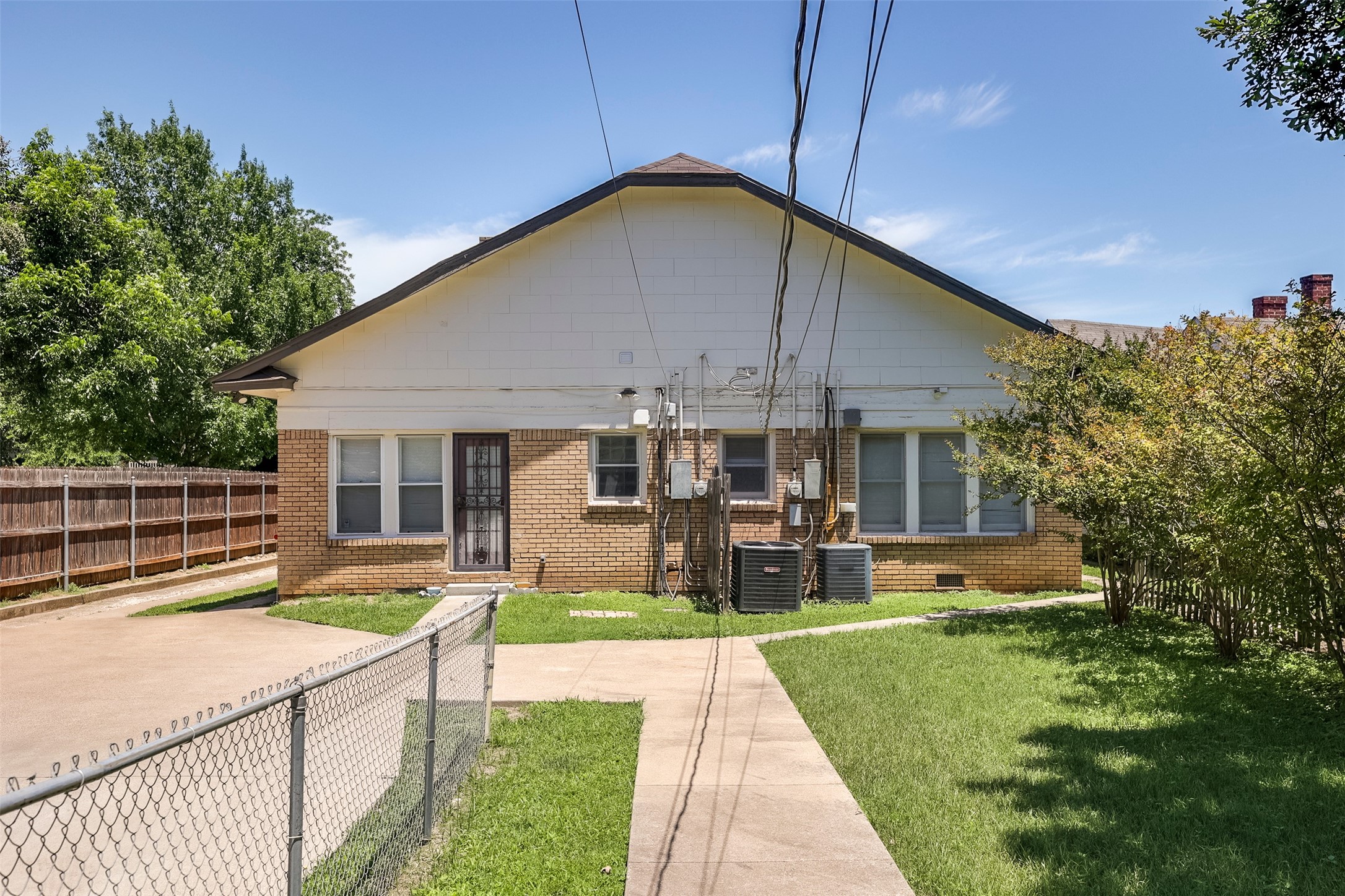 1906 Clover Lane Fort Worth TX 76107