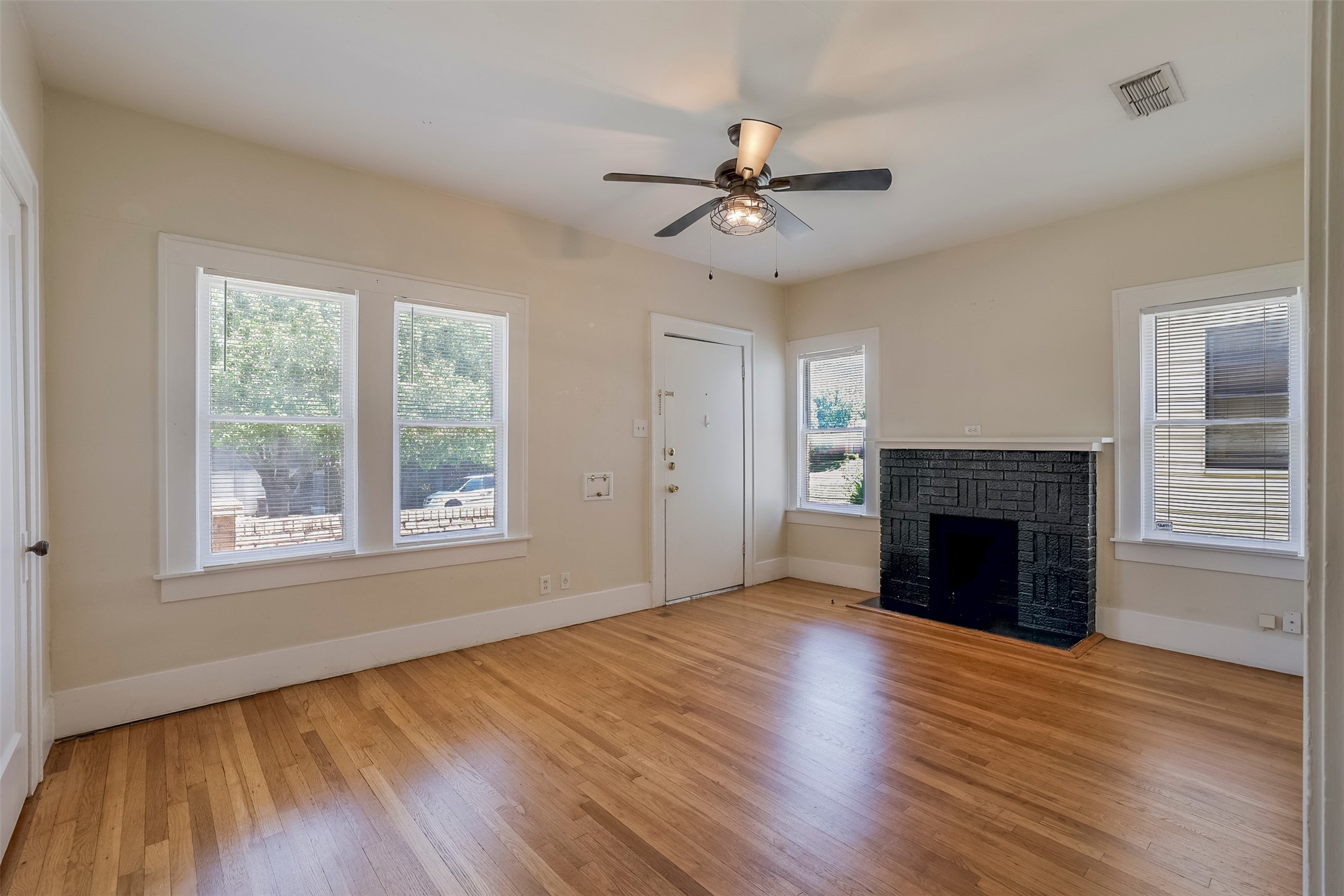 1906 Clover Lane Fort Worth TX 76107