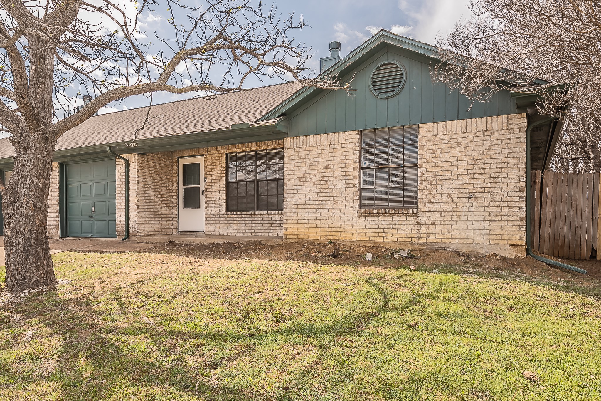 420 Signal Hill Court N Fort Worth TX 76112