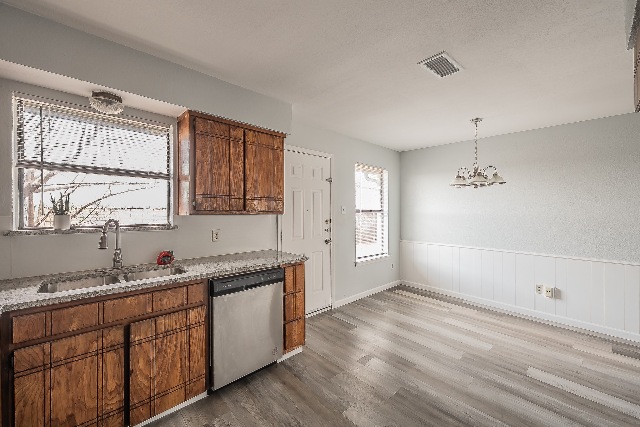 420 Signal Hill Court N Fort Worth TX 76112