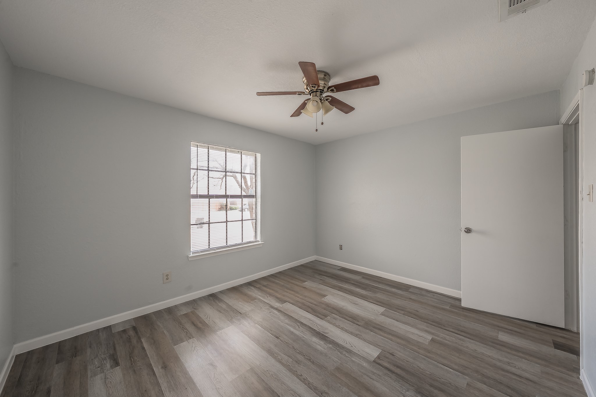 420 Signal Hill Court N Fort Worth TX 76112