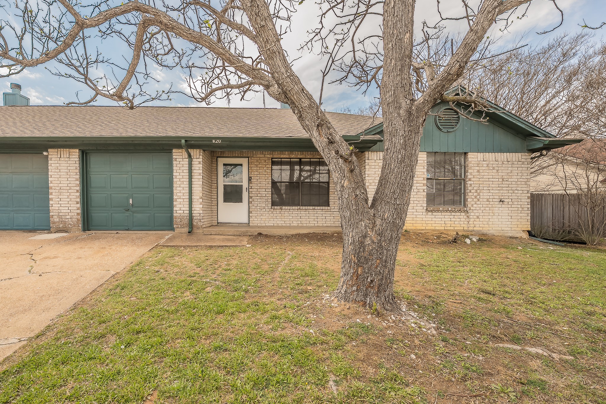 420 Signal Hill Court N Fort Worth TX 76112