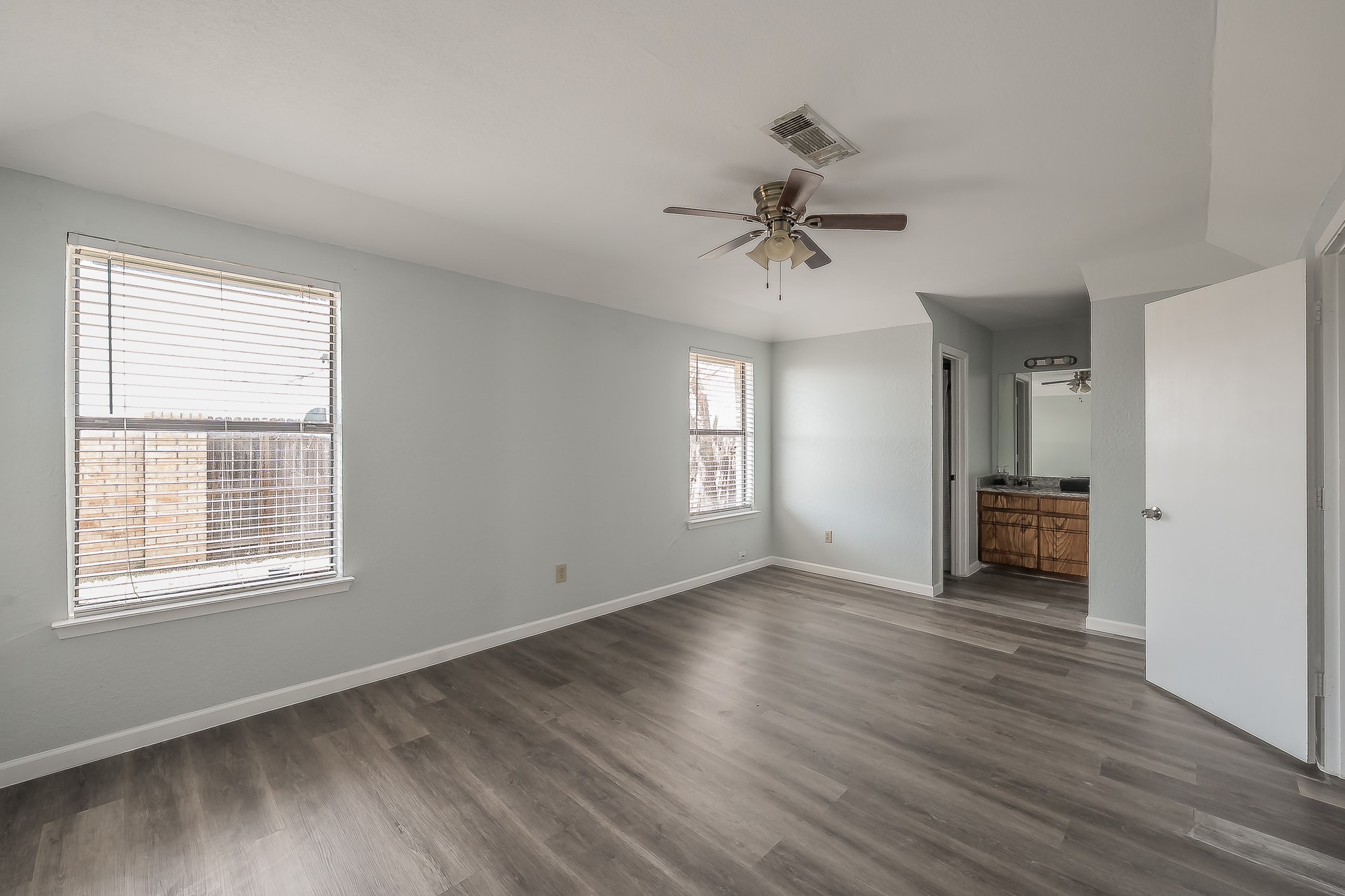 420 Signal Hill Court N Fort Worth TX 76112