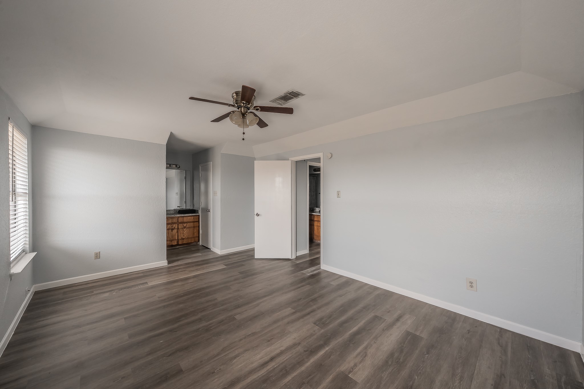 420 Signal Hill Court N Fort Worth TX 76112