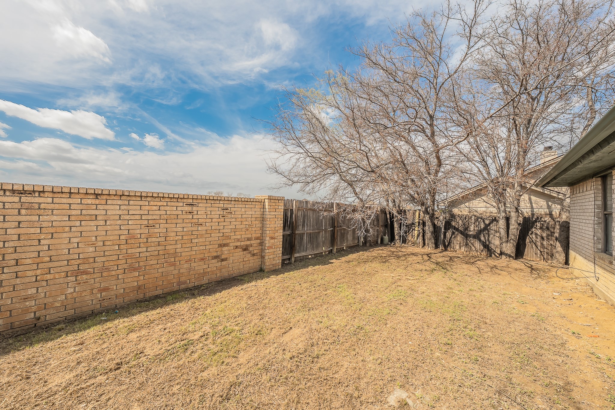 420 Signal Hill Court N Fort Worth TX 76112