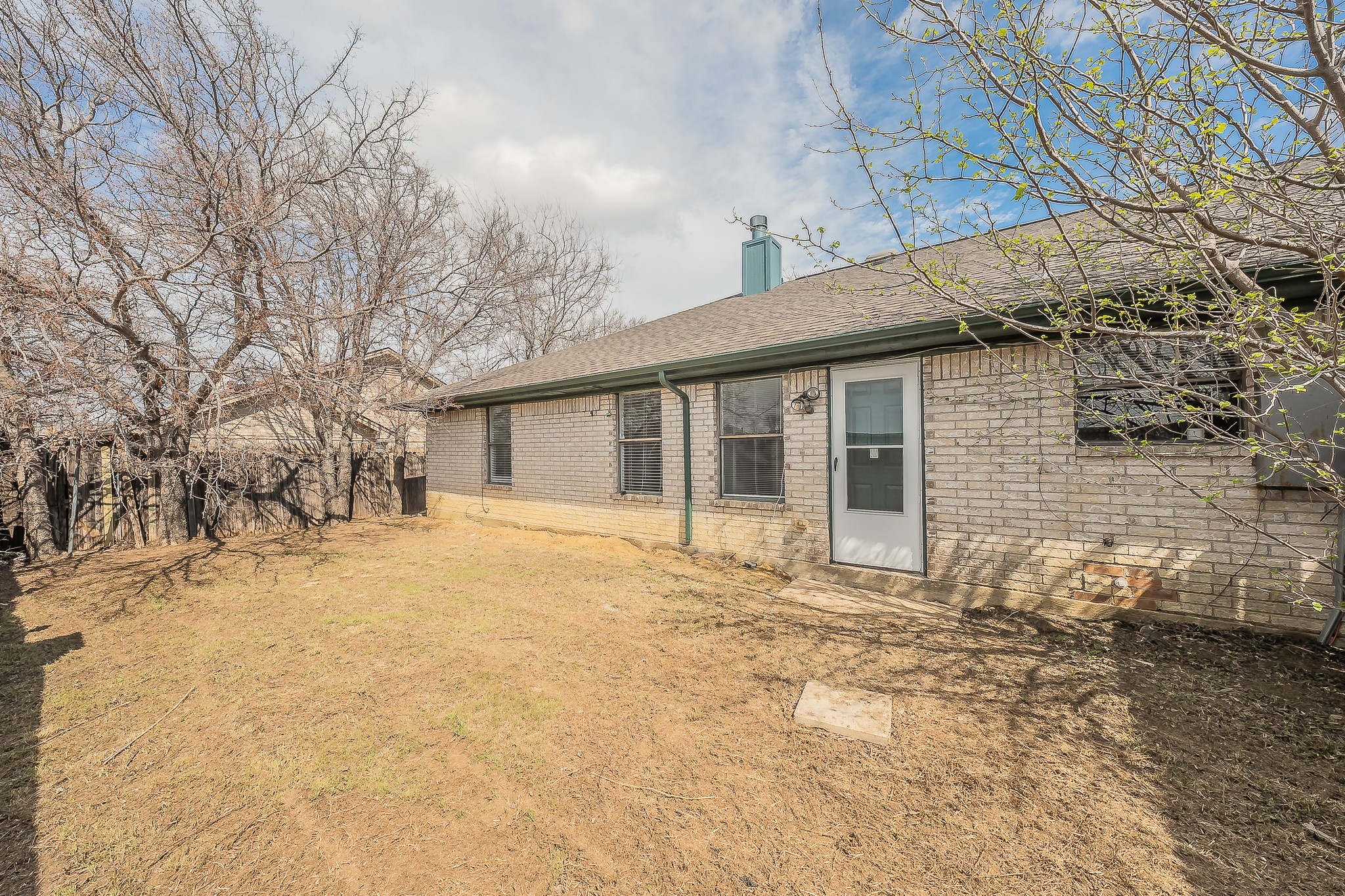 420 Signal Hill Court N Fort Worth TX 76112