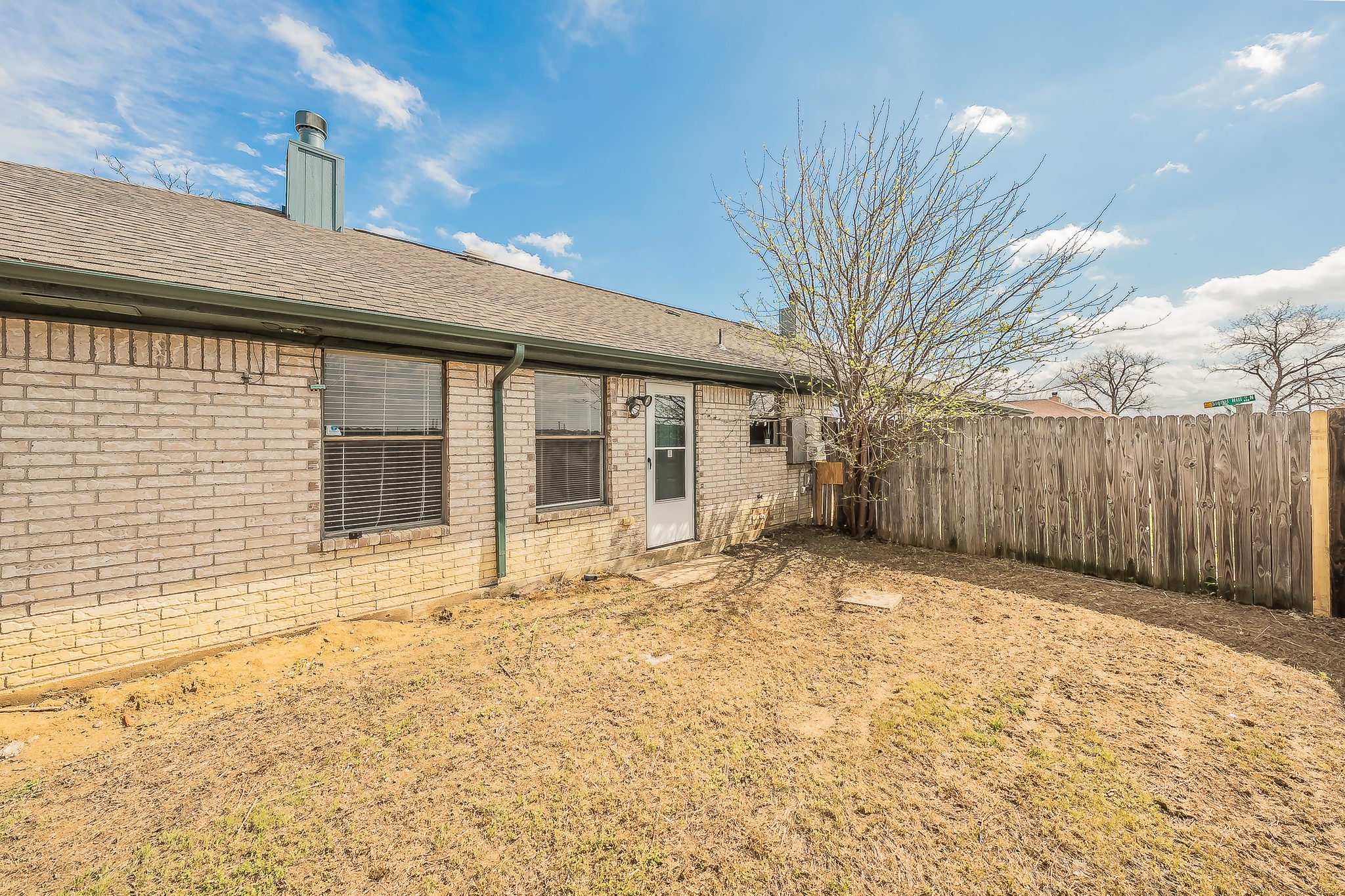 420 Signal Hill Court N Fort Worth TX 76112
