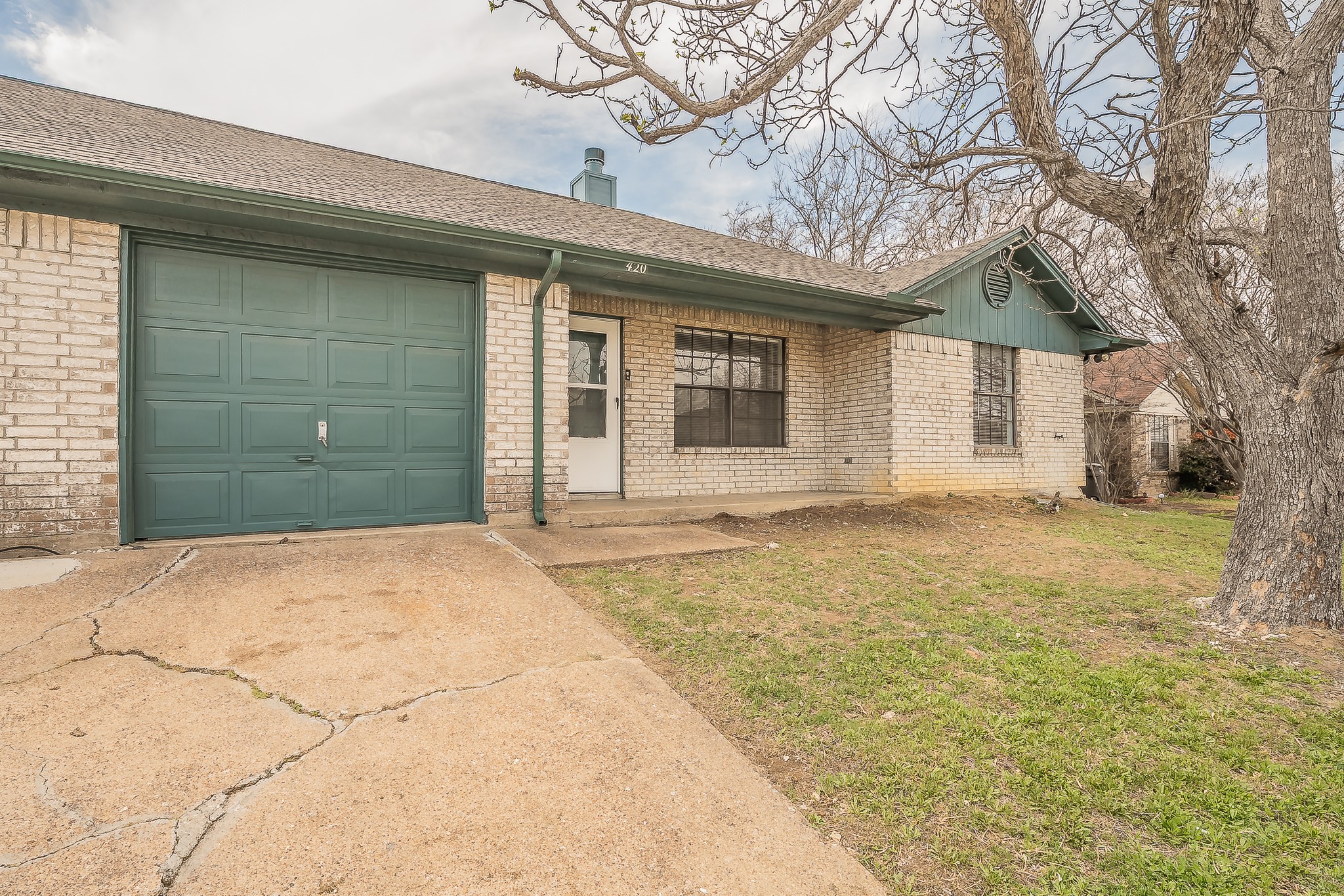 420 Signal Hill Court N Fort Worth TX 76112