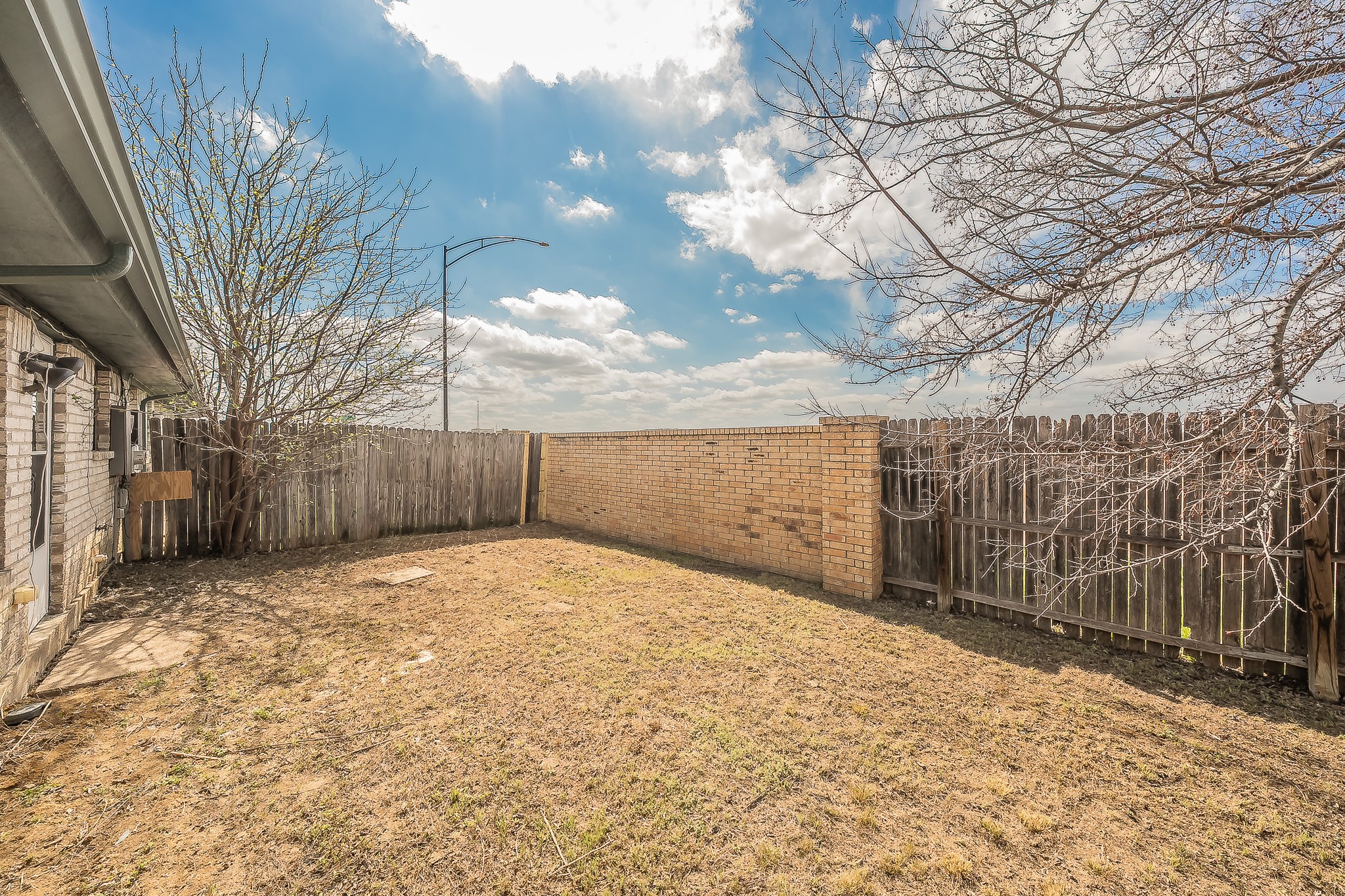 420 Signal Hill Court N Fort Worth TX 76112