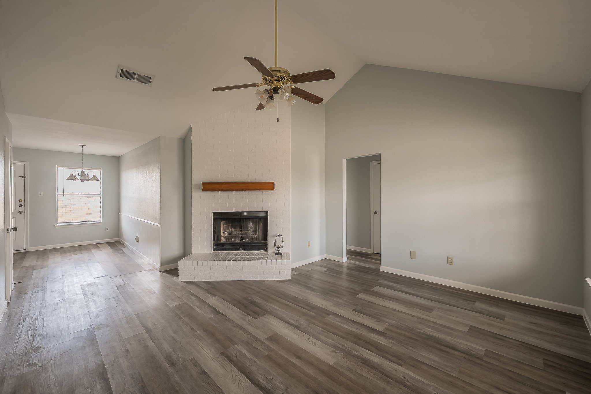 420 Signal Hill Court N Fort Worth TX 76112