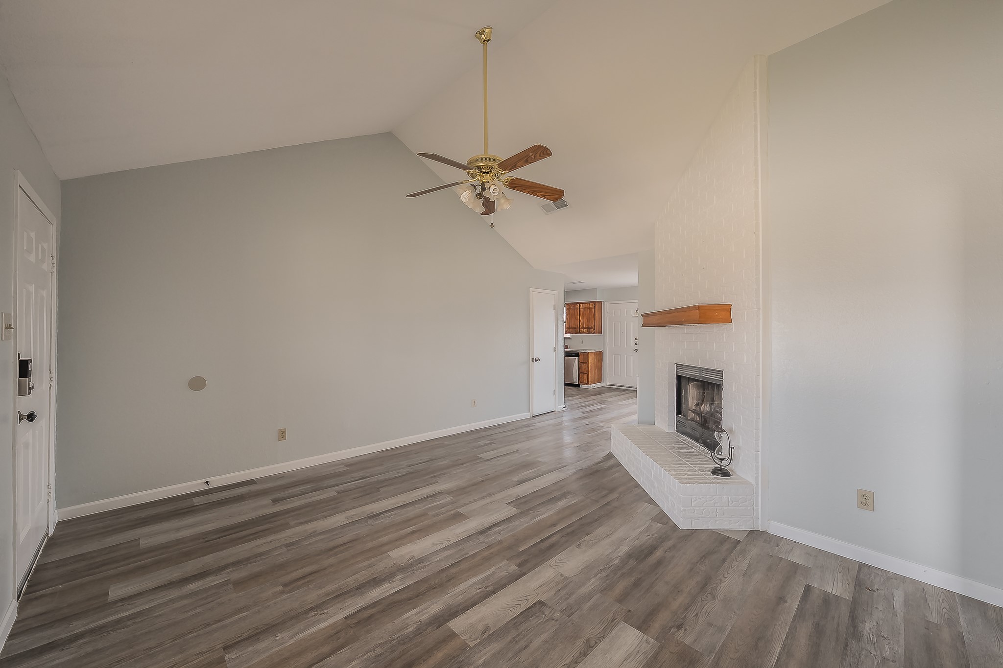 420 Signal Hill Court N Fort Worth TX 76112