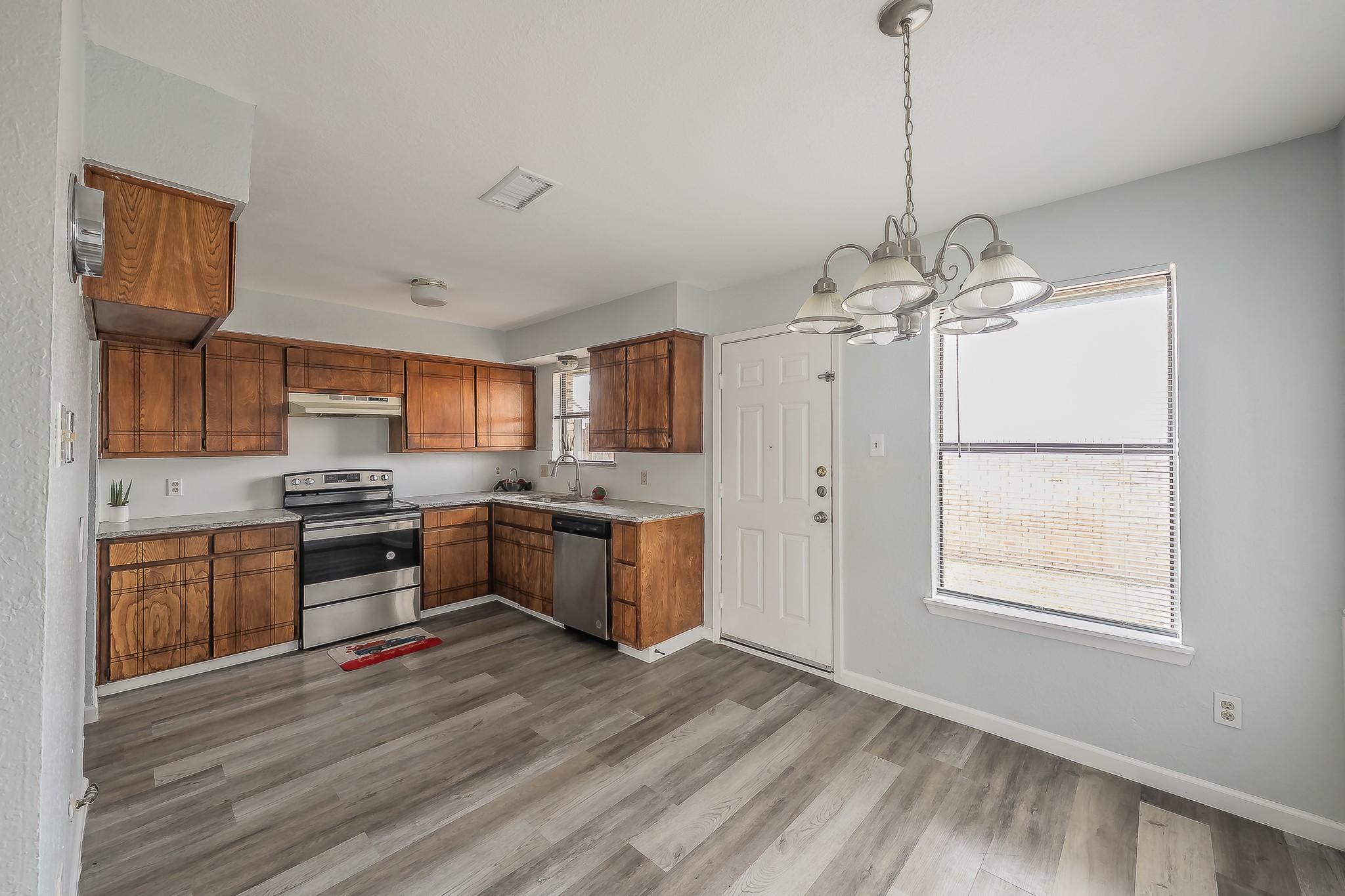 420 Signal Hill Court N Fort Worth TX 76112