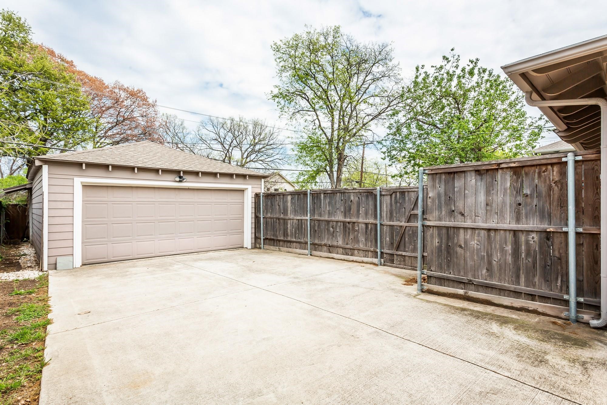 570 Bondstone Drive Dallas TX 75218