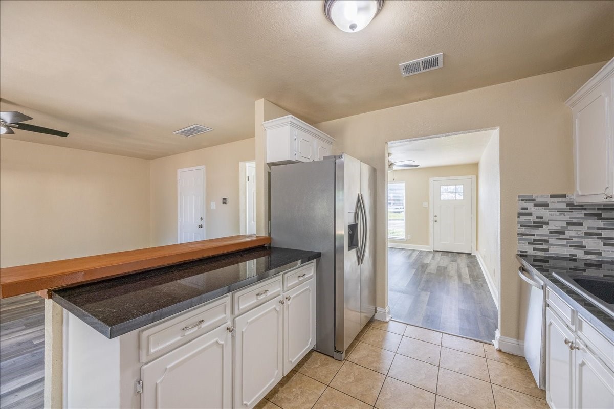 5709 Denise Drive Haltom City TX 76148