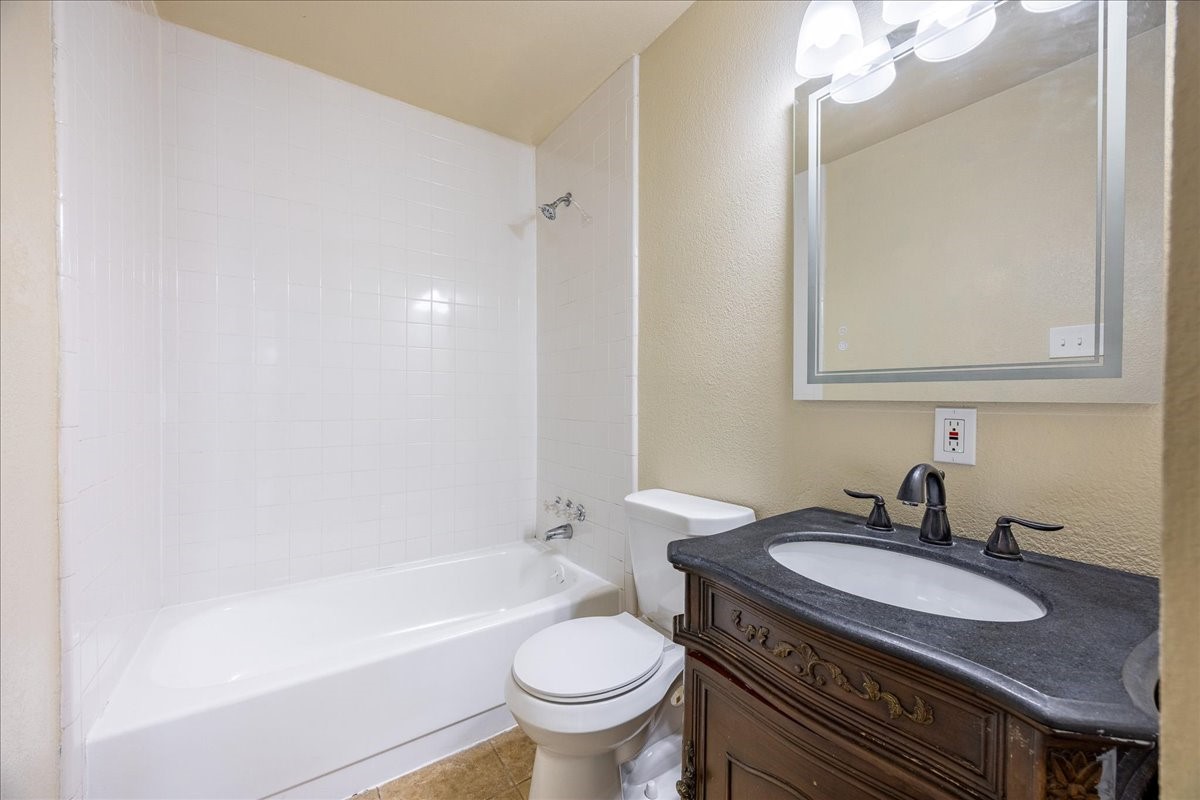 5709 Denise Drive Haltom City TX 76148