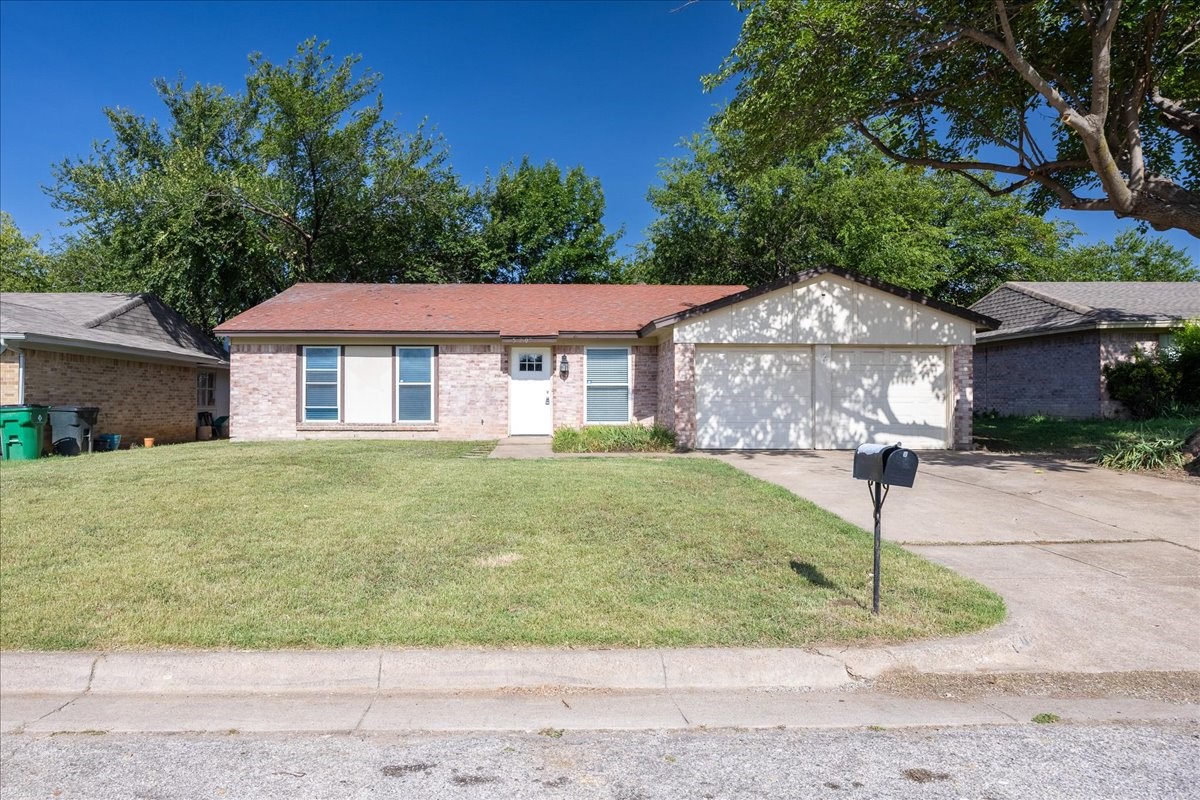 5709 Denise Drive Haltom City TX 76148