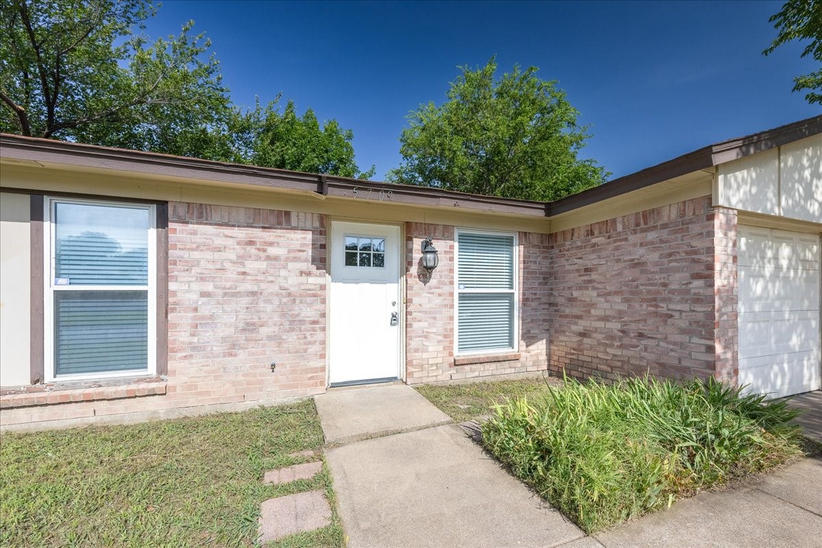 5709 Denise Drive Haltom City TX 76148