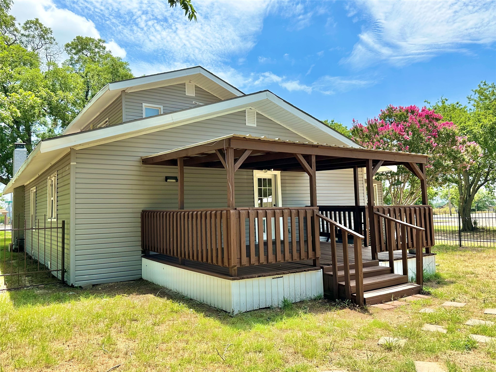 101 N Berry Street Sanger TX 76266