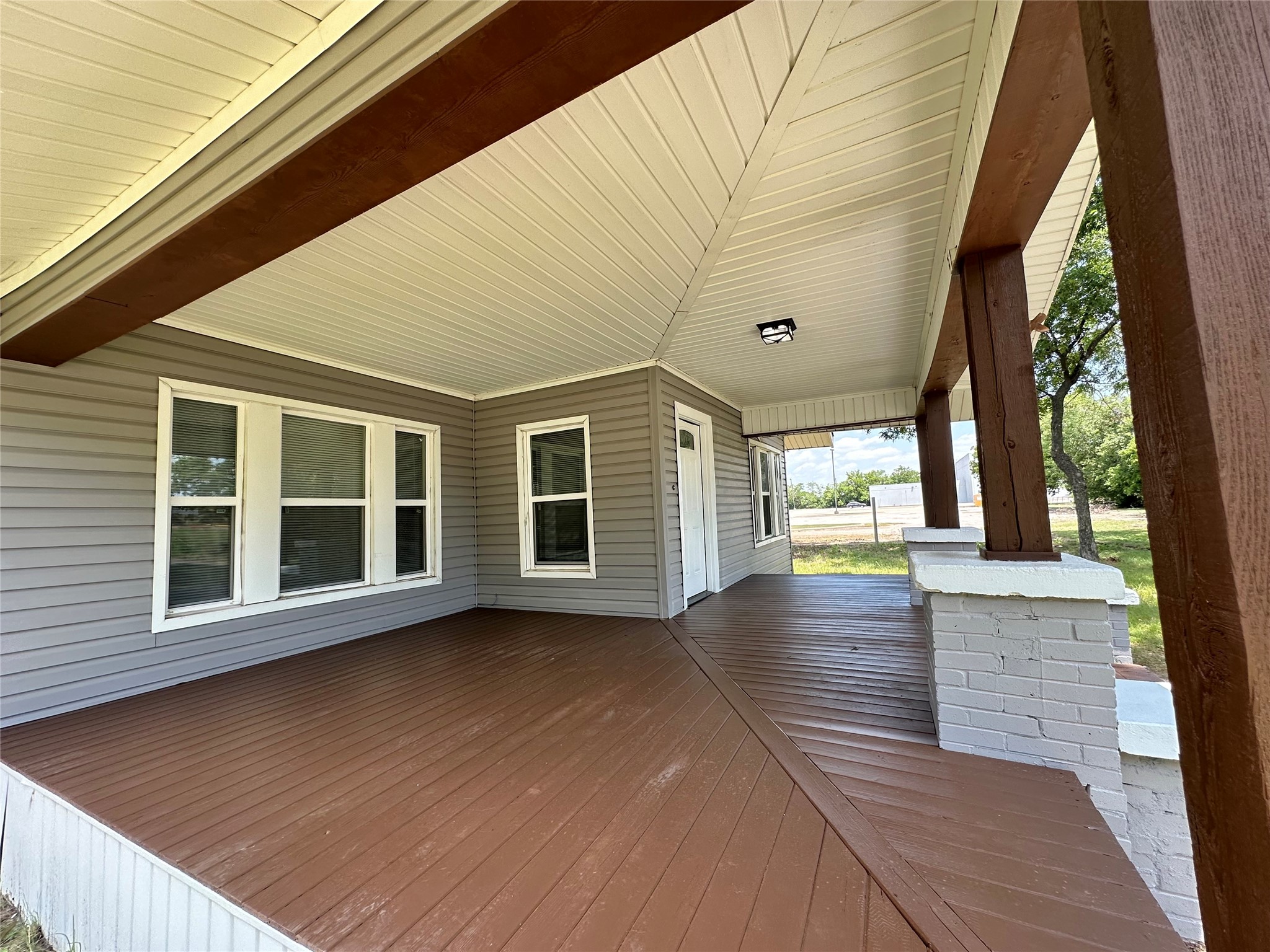 101 N Berry Street Sanger TX 76266