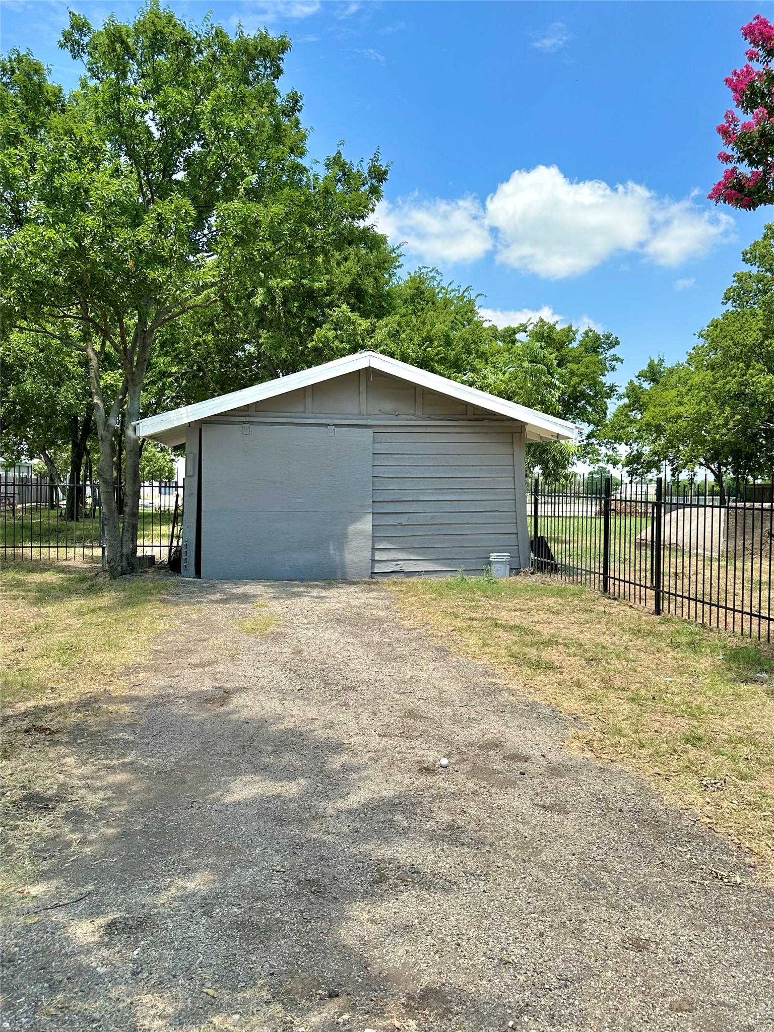 101 N Berry Street Sanger TX 76266