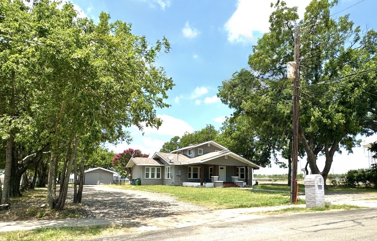 101 N Berry Street Sanger TX 76266