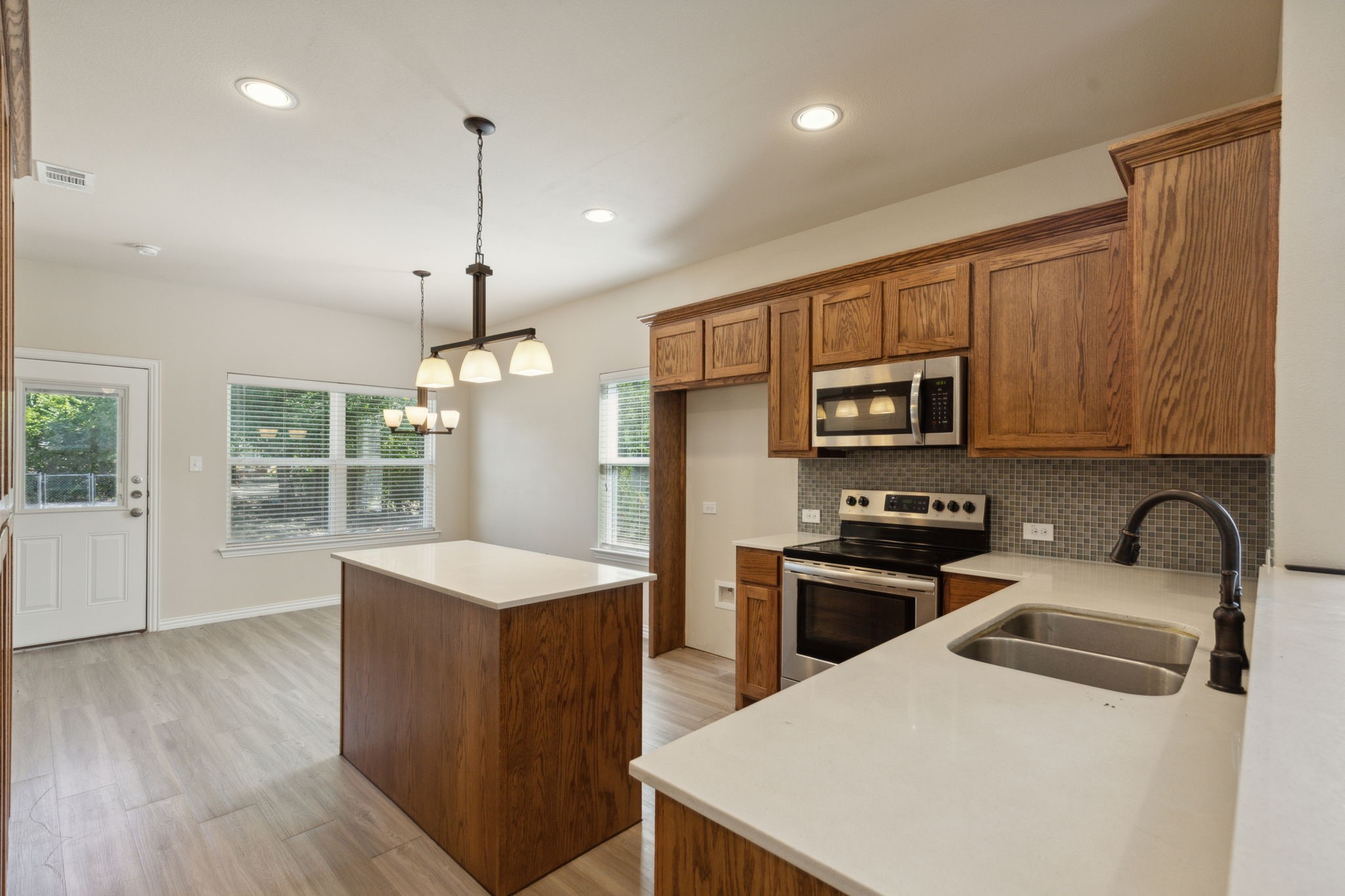 731 W Bond Street Denison TX 75020