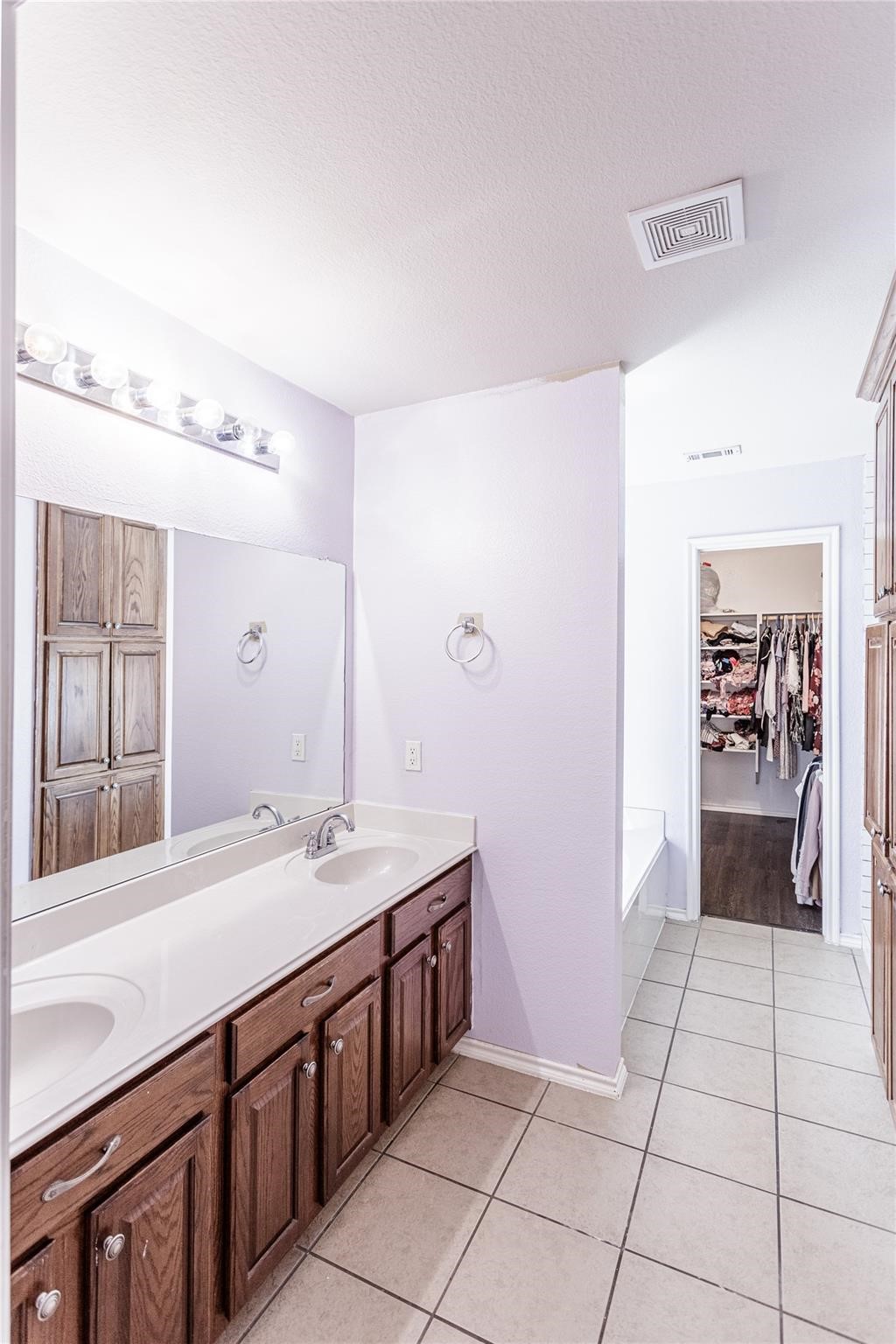 2048 Lake Trail Drive Heartland TX 75126