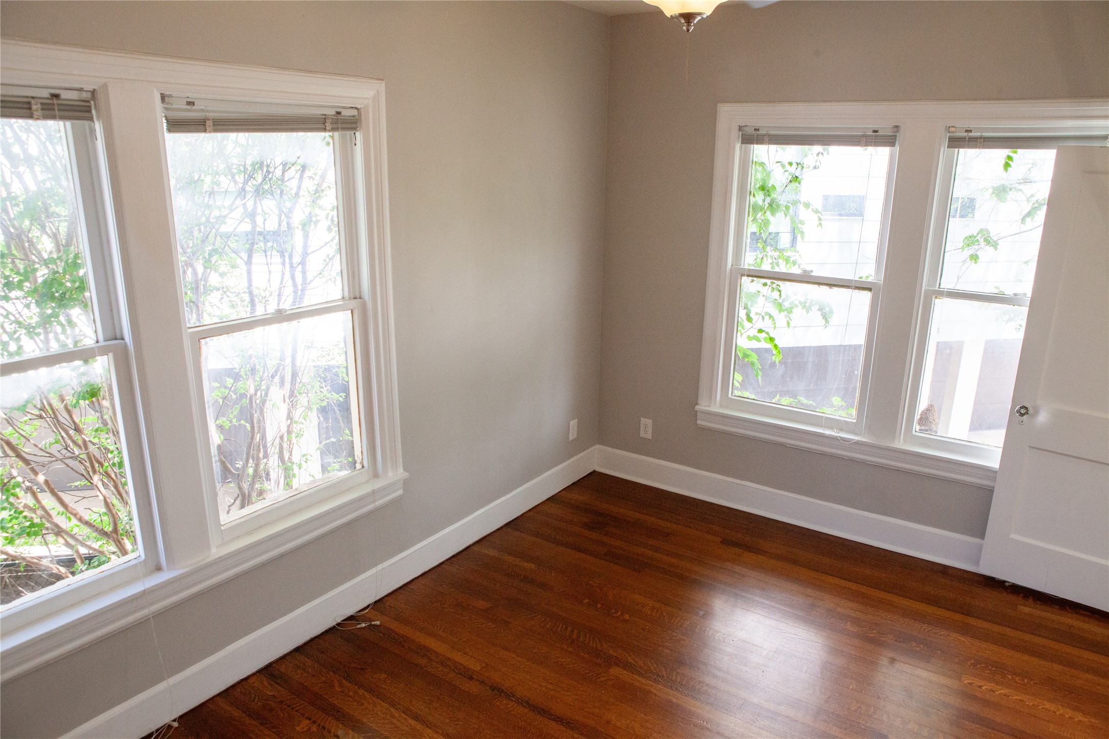 5347 Lewis Street Dallas TX 75206