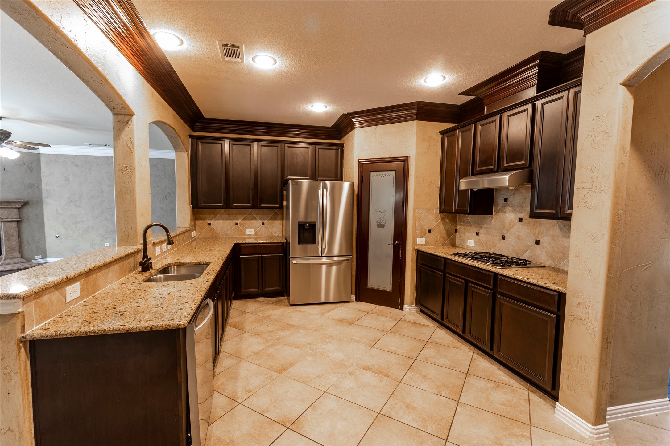 2931 Bandera Grand Prairie TX 75054