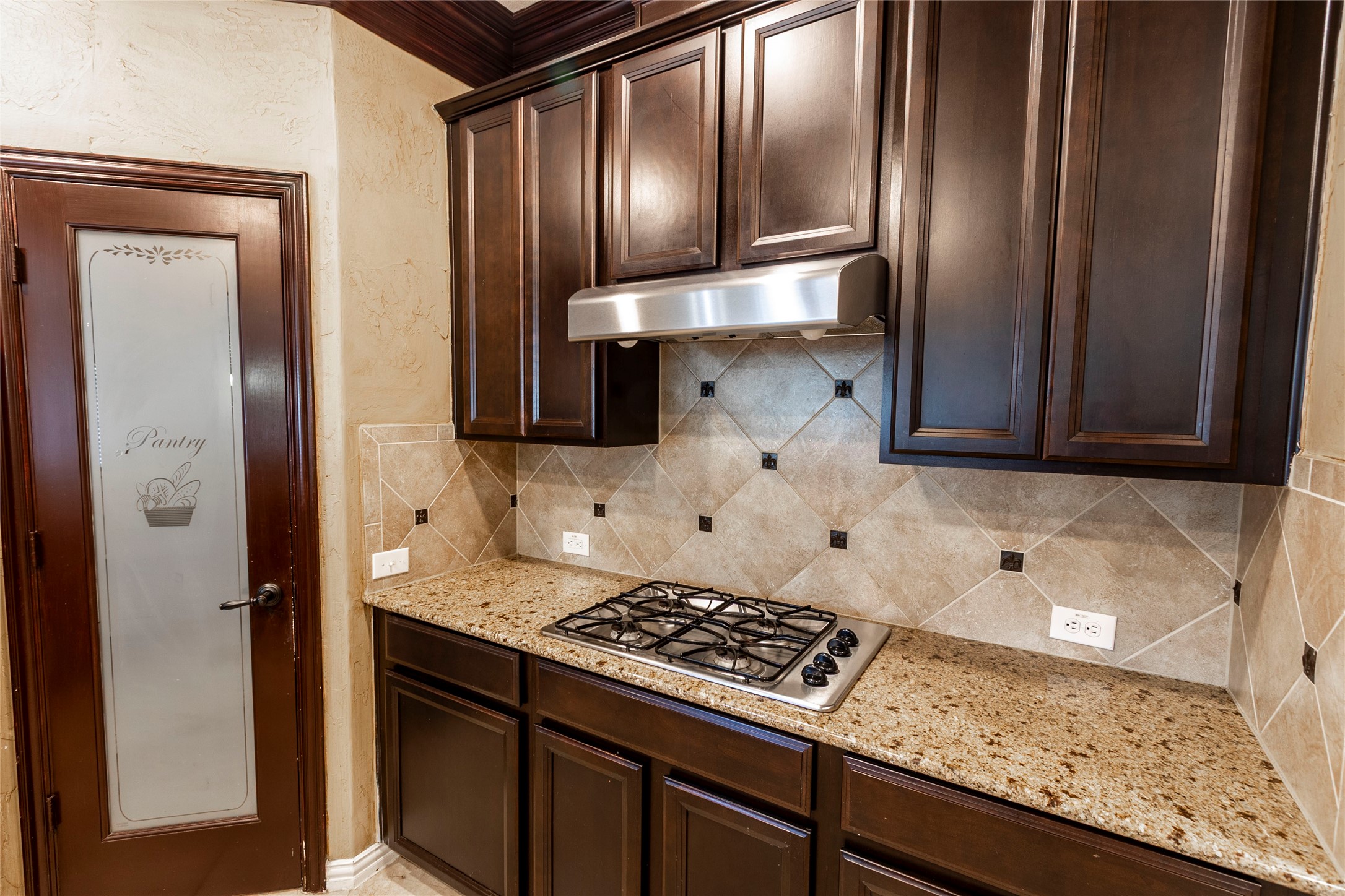 2931 Bandera Grand Prairie TX 75054