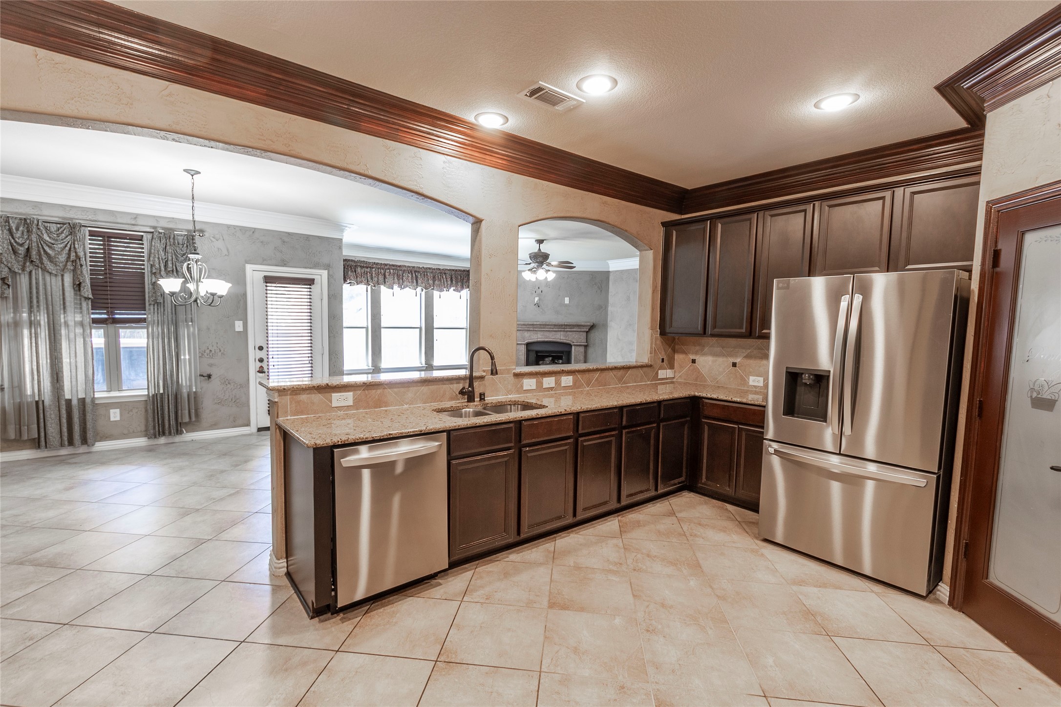 2931 Bandera Grand Prairie TX 75054