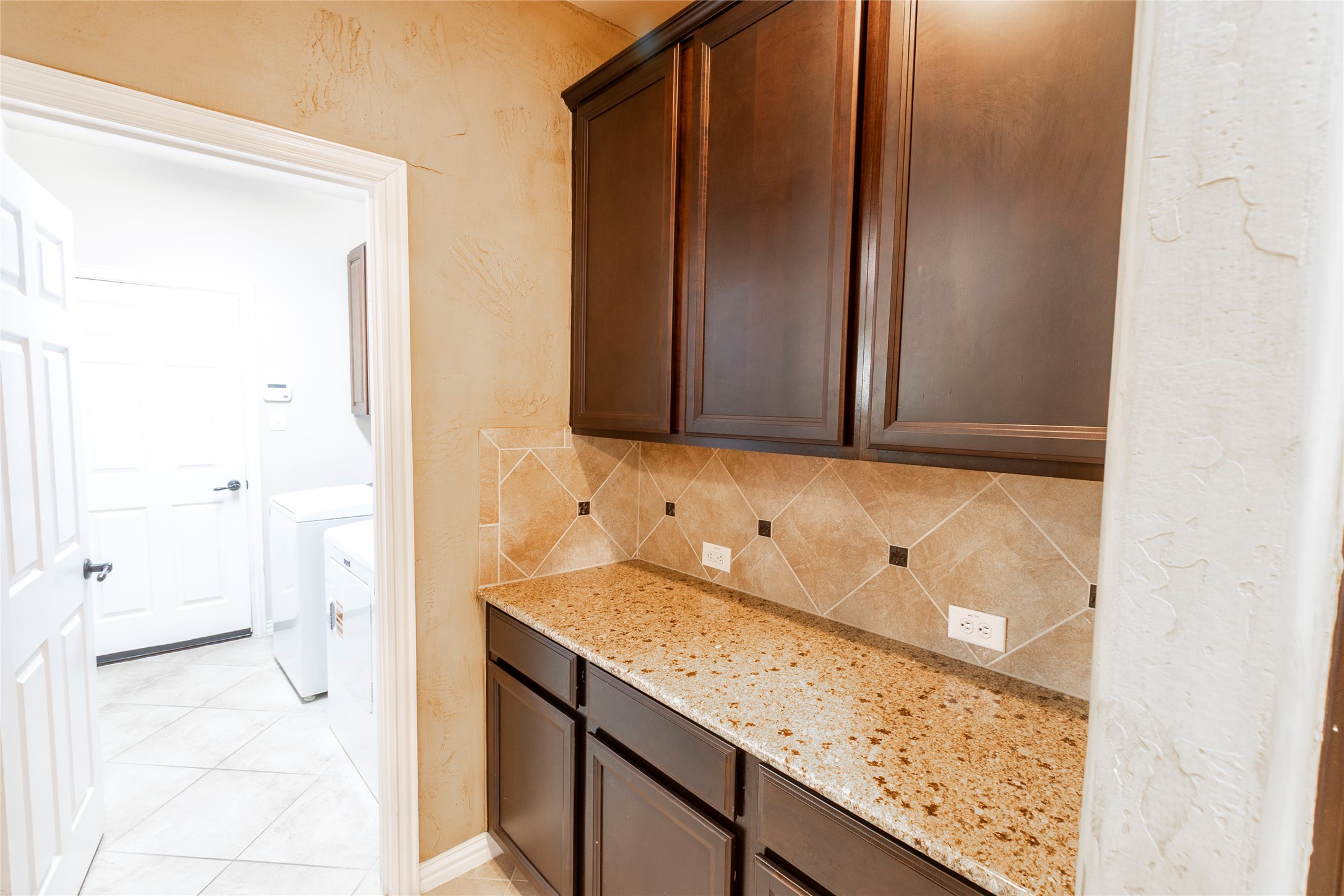 2931 Bandera Grand Prairie TX 75054