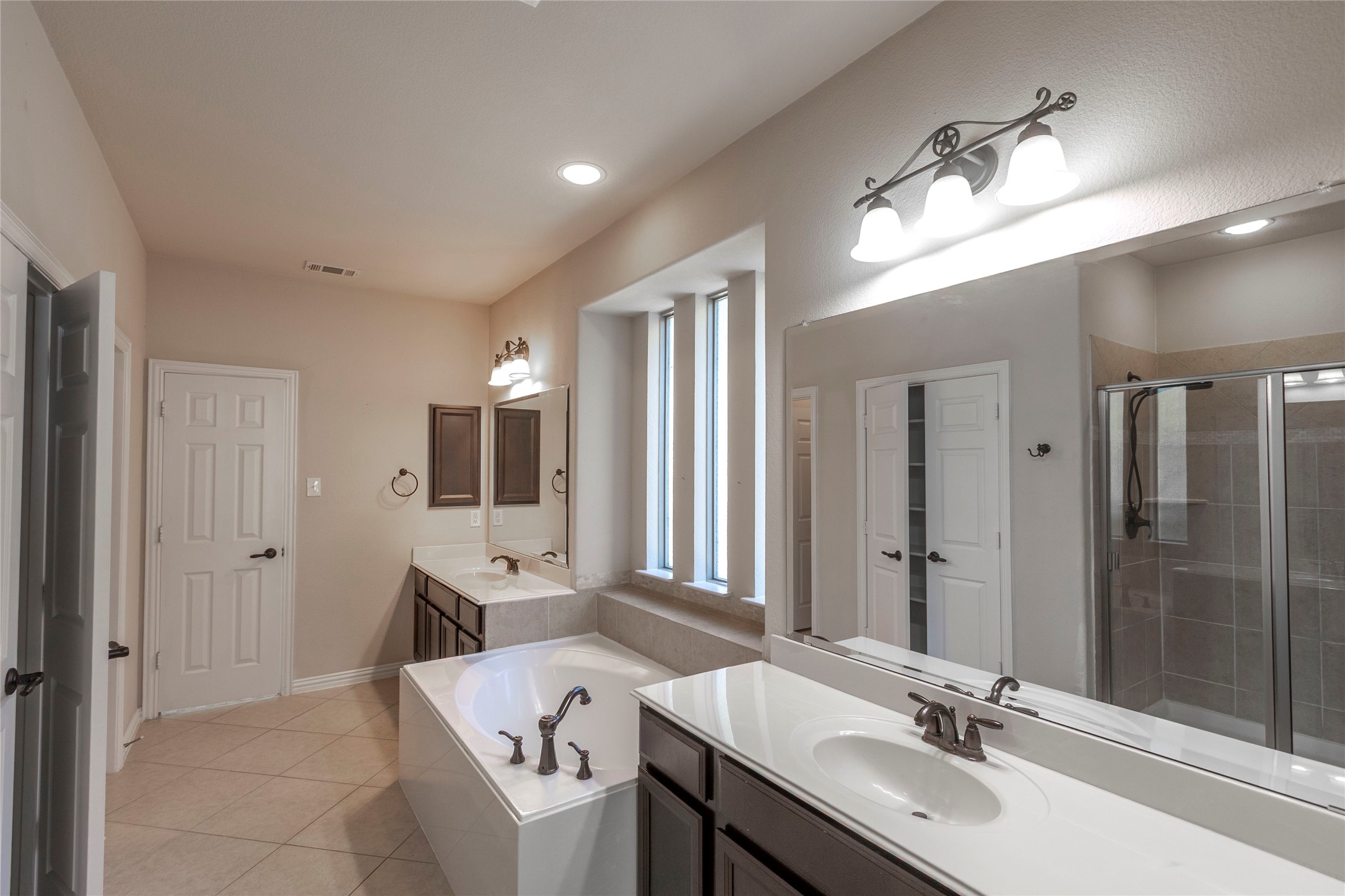 2931 Bandera Grand Prairie TX 75054