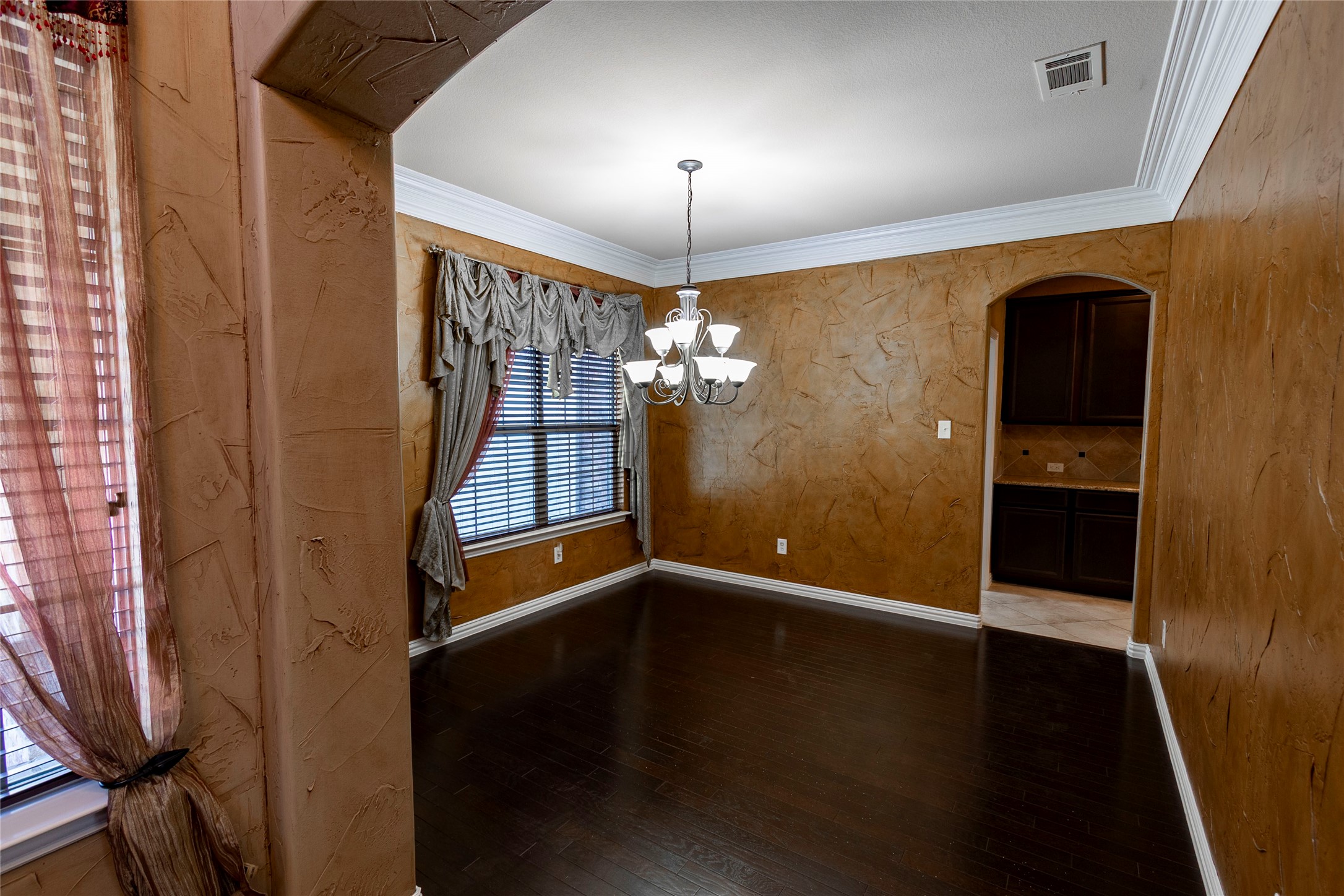 2931 Bandera Grand Prairie TX 75054