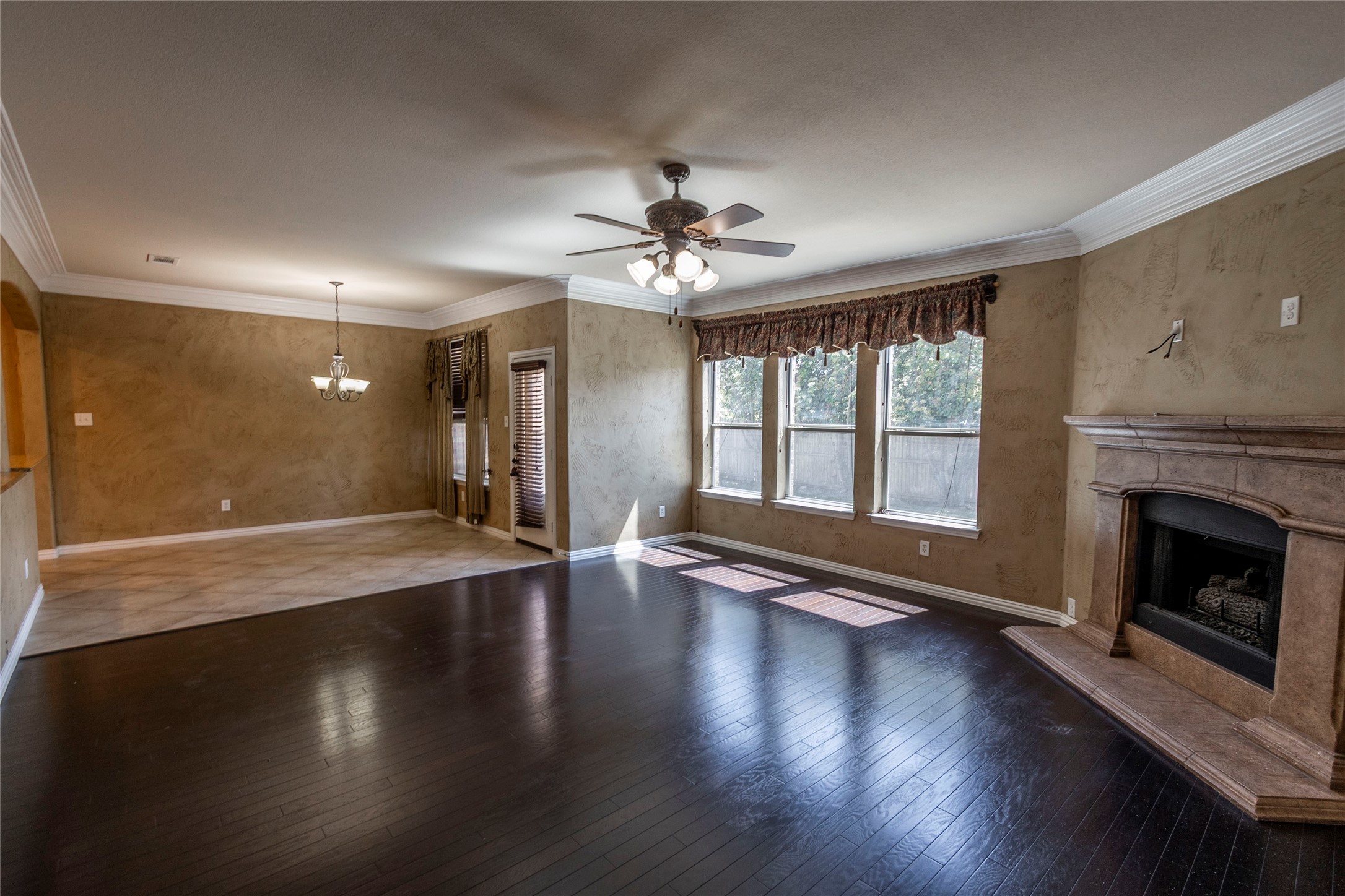 2931 Bandera Grand Prairie TX 75054