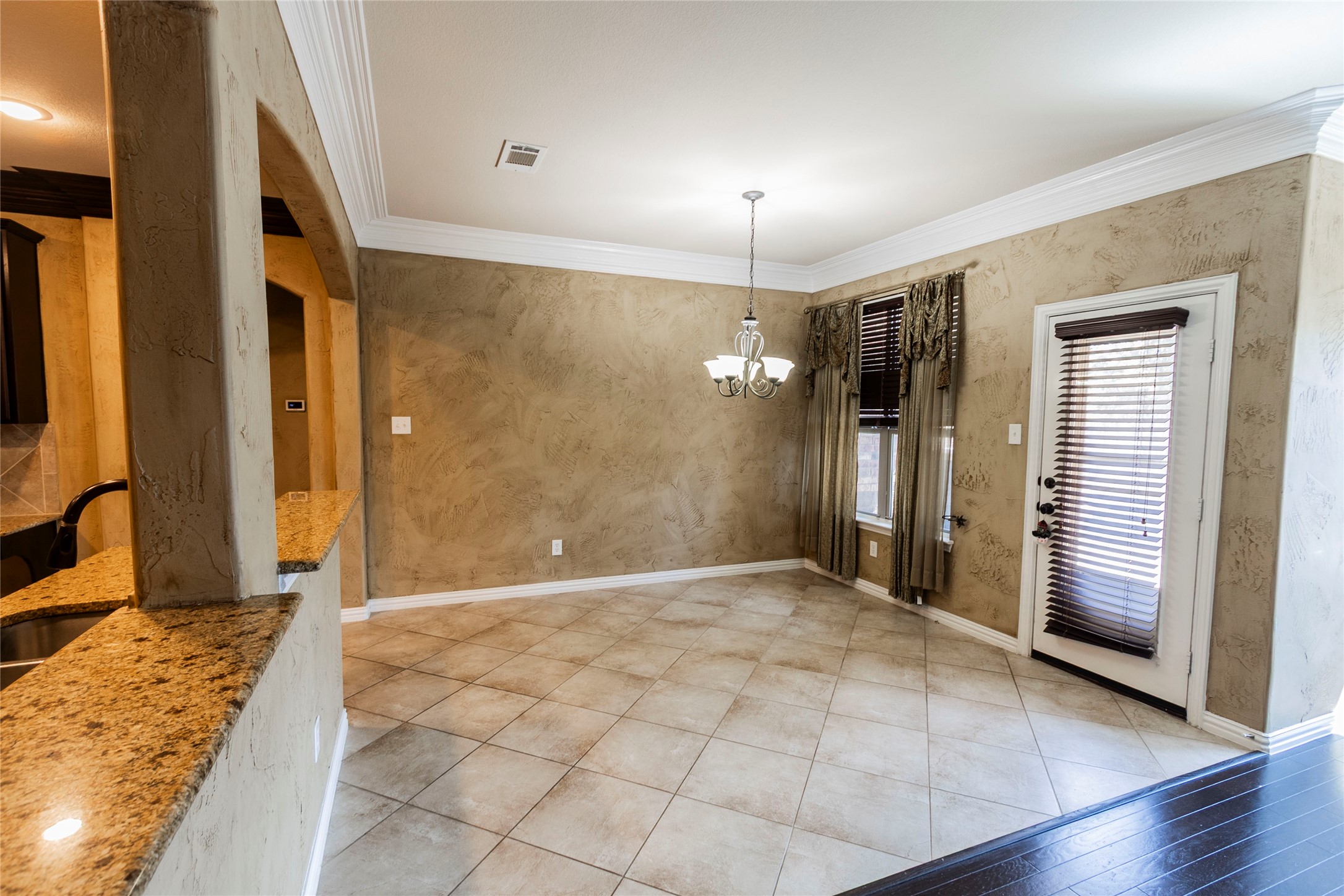 2931 Bandera Grand Prairie TX 75054