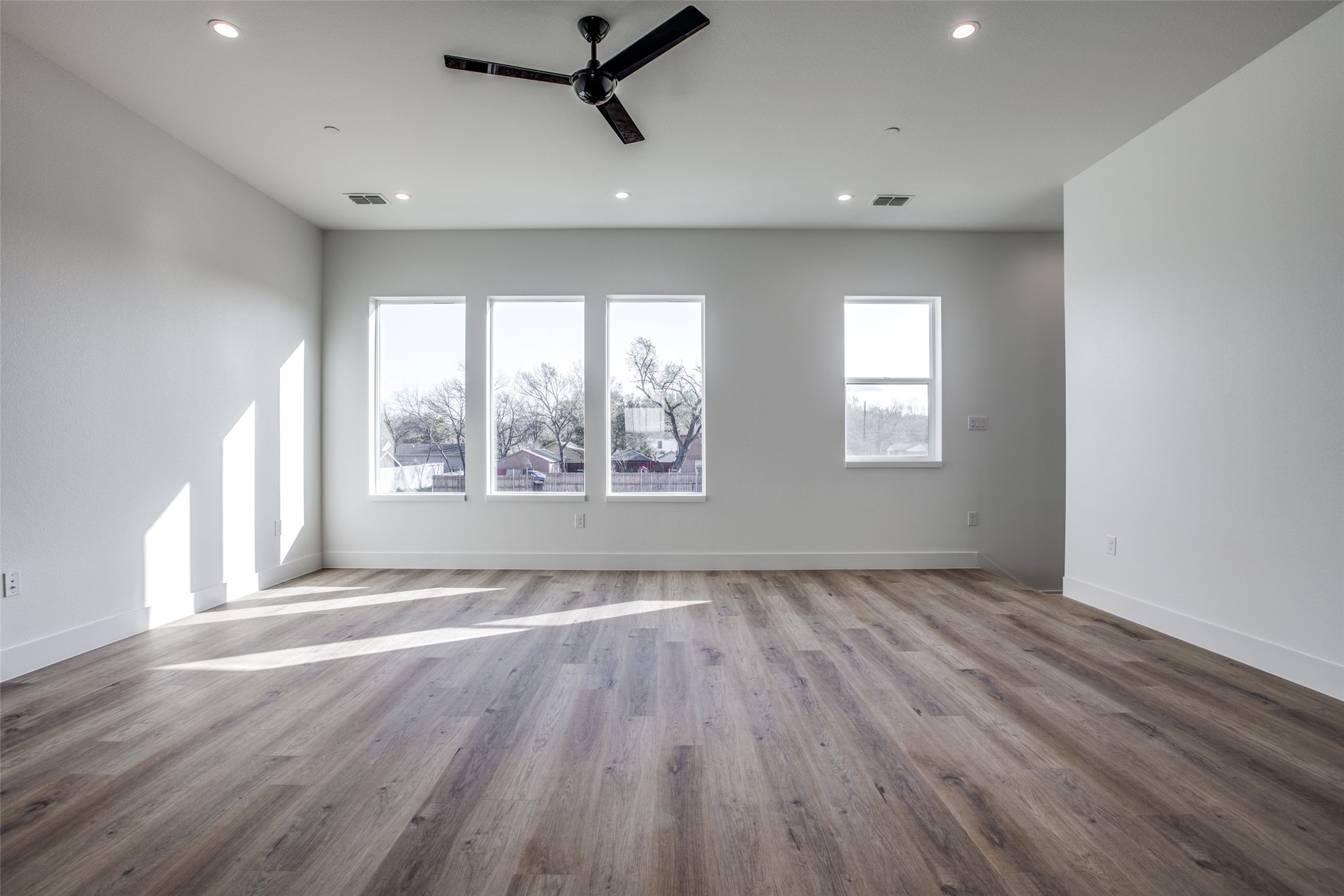 2143 Mail Avenue Dallas TX 75235