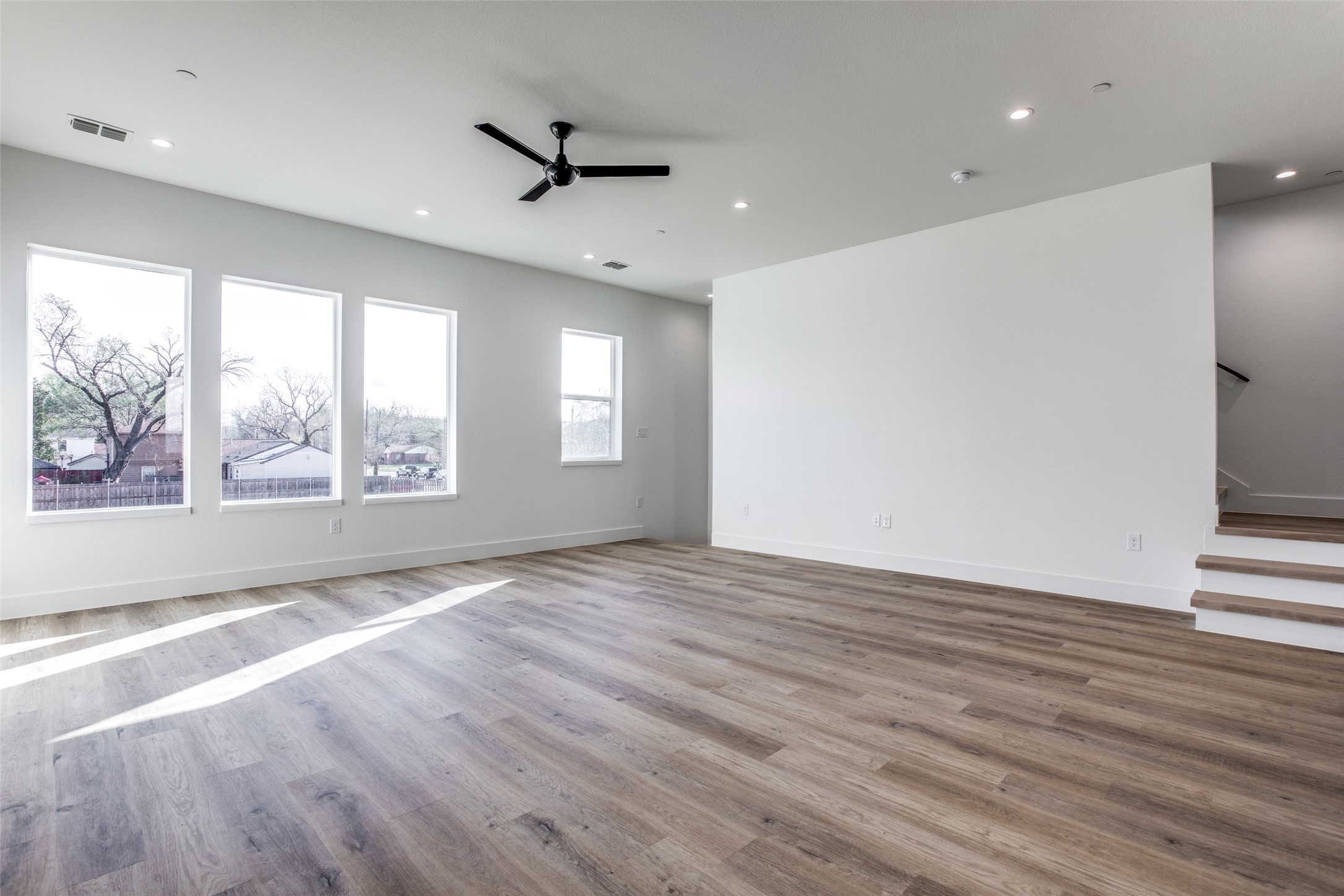 2143 Mail Avenue Dallas TX 75235