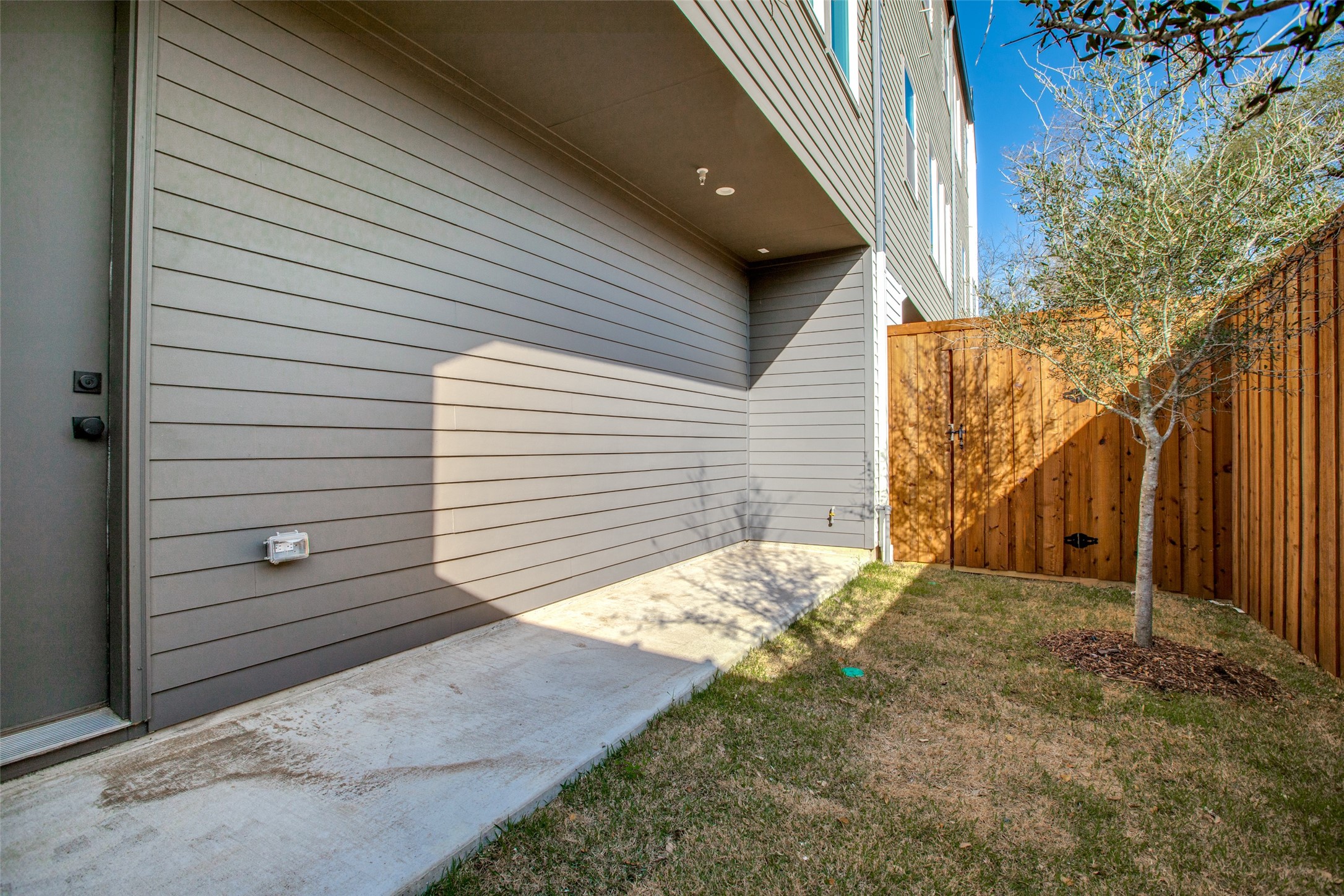 2143 Mail Avenue Dallas TX 75235