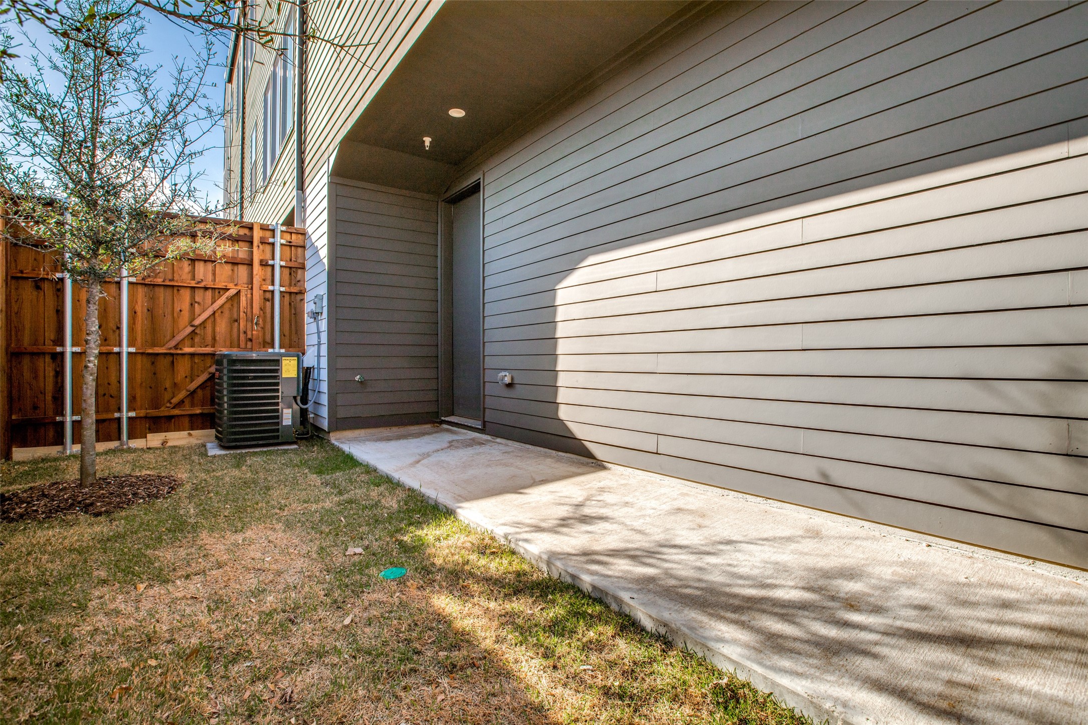 2143 Mail Avenue Dallas TX 75235